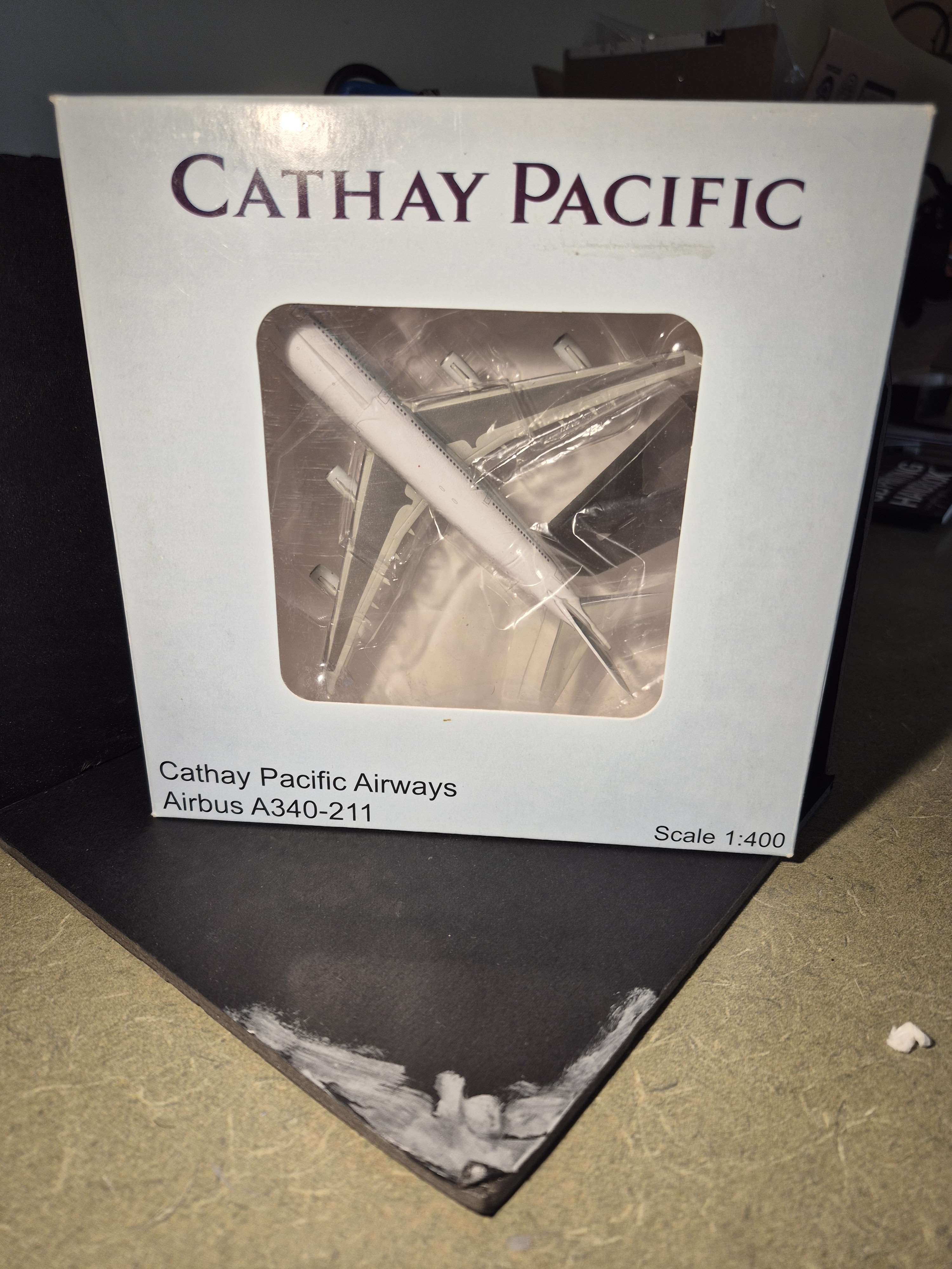 1:400 JC CATHAY PACIFIC A340-200 VR-HMU | WITH STAND