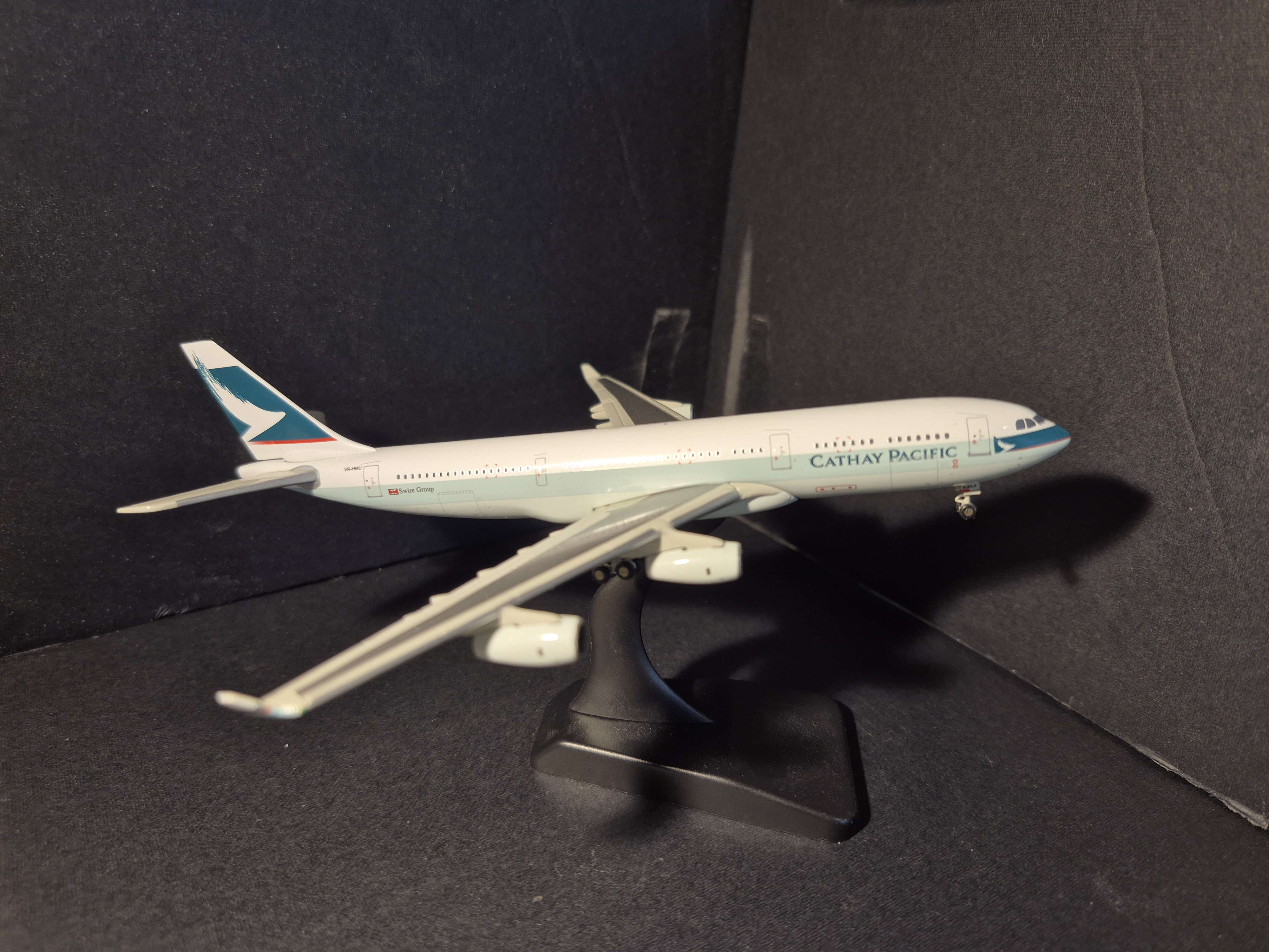 1:400 JC CATHAY PACIFIC A340-200 VR-HMU | WITH STAND