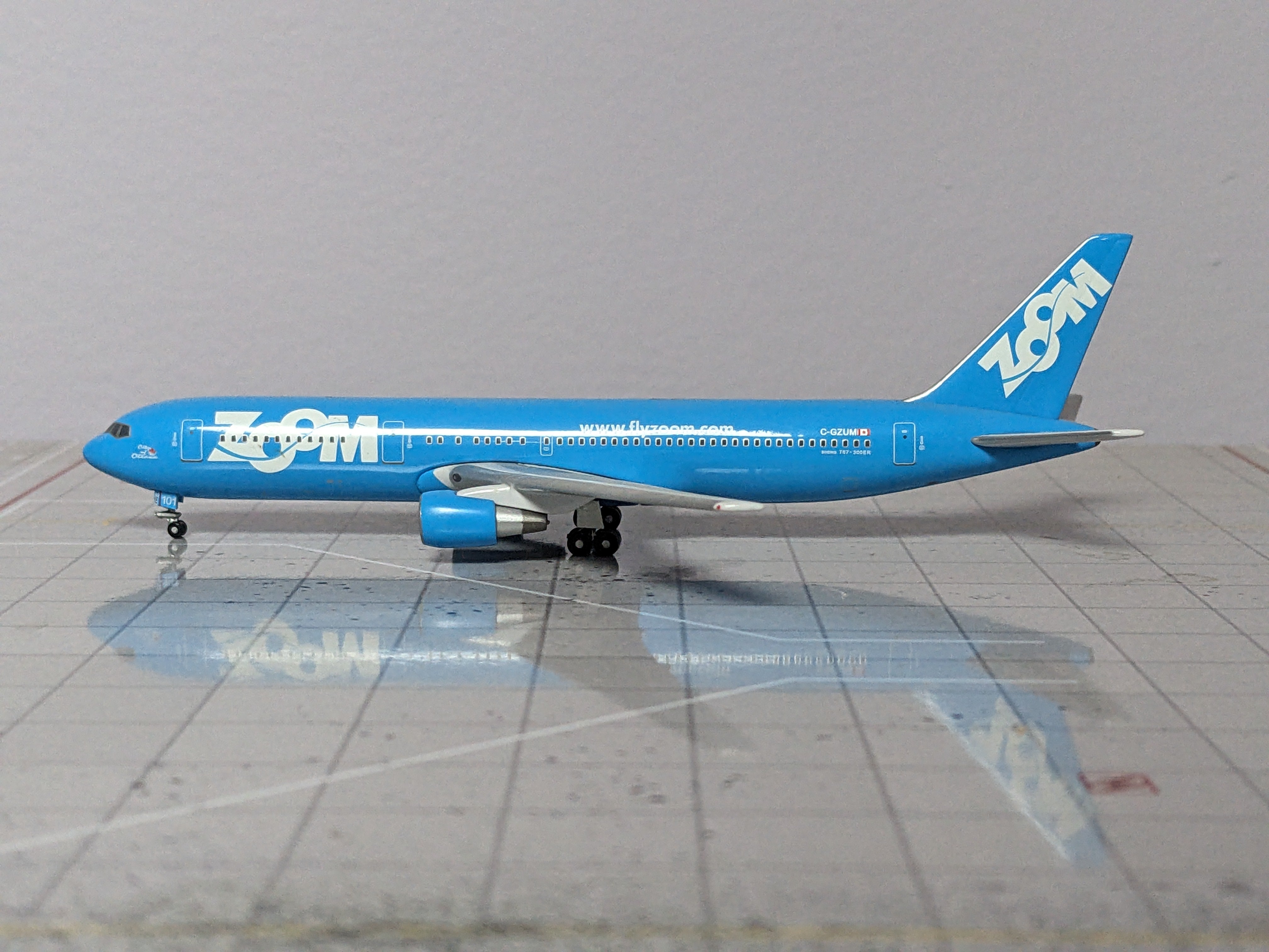 1:400 BIG BIRD ZOOM B767-300 C-GZUM