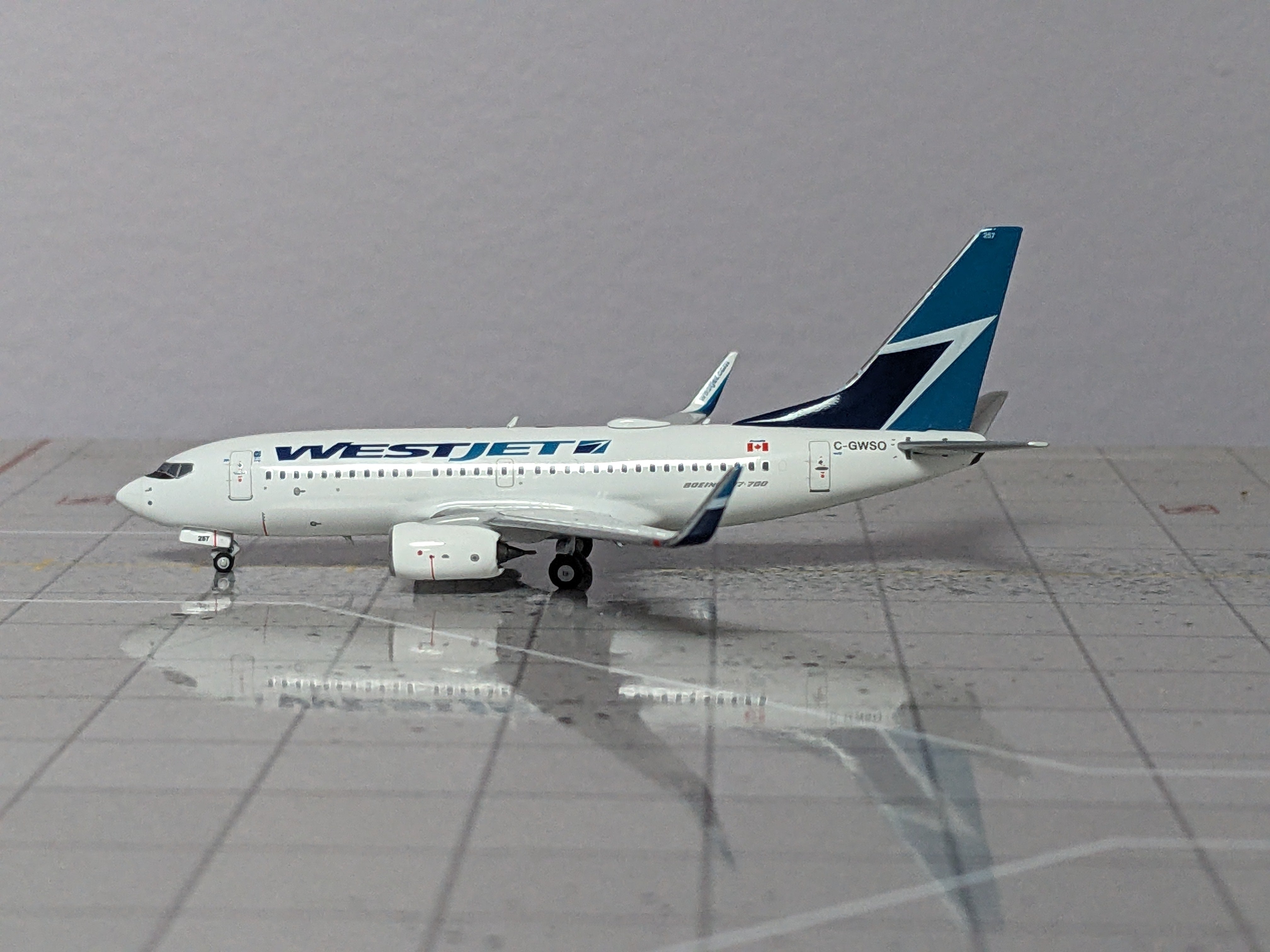 1:400 NG WESTJET B737-700 C-GWSO