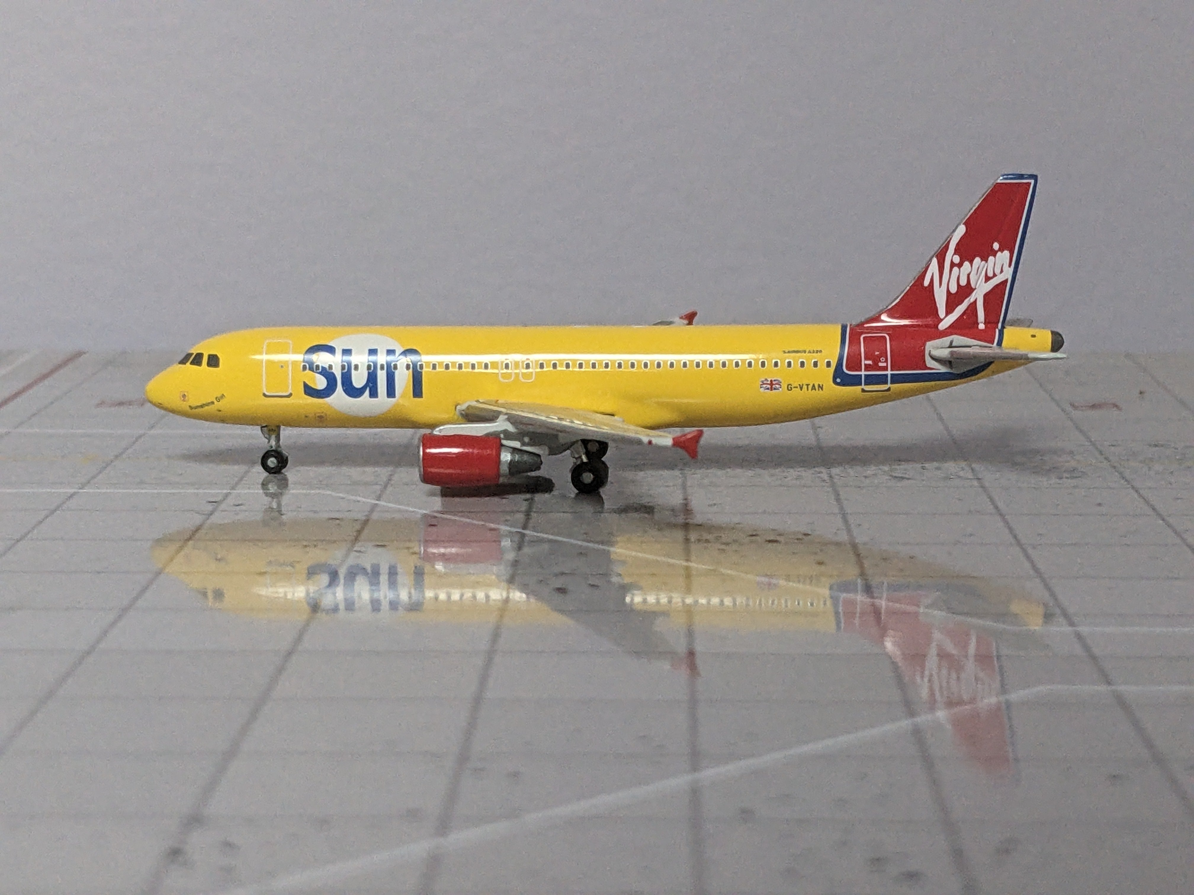 1:400 PHOENIX VIRGIN SUN A320 G-VTAN