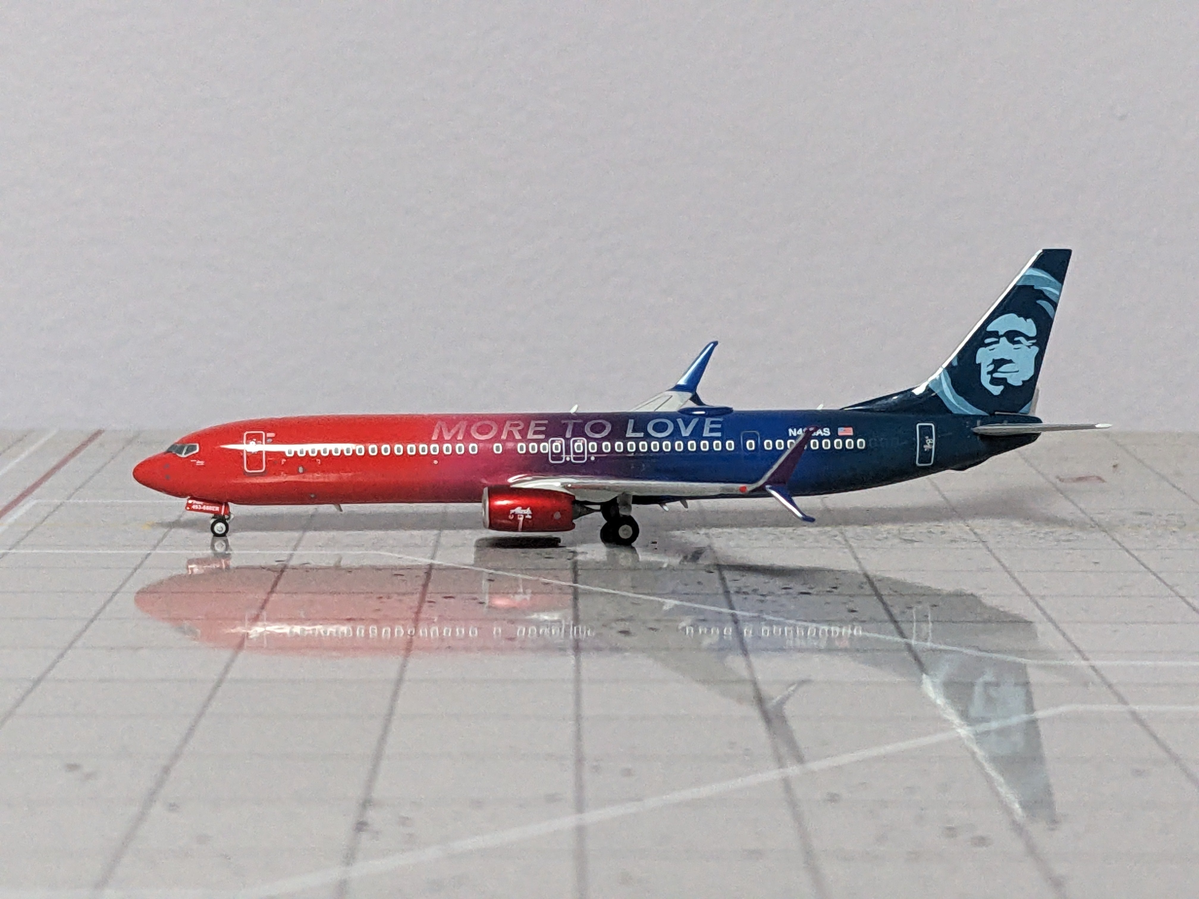 1:400 NG ALASKA B737-900ER N493AS "MORE TO LOVE"