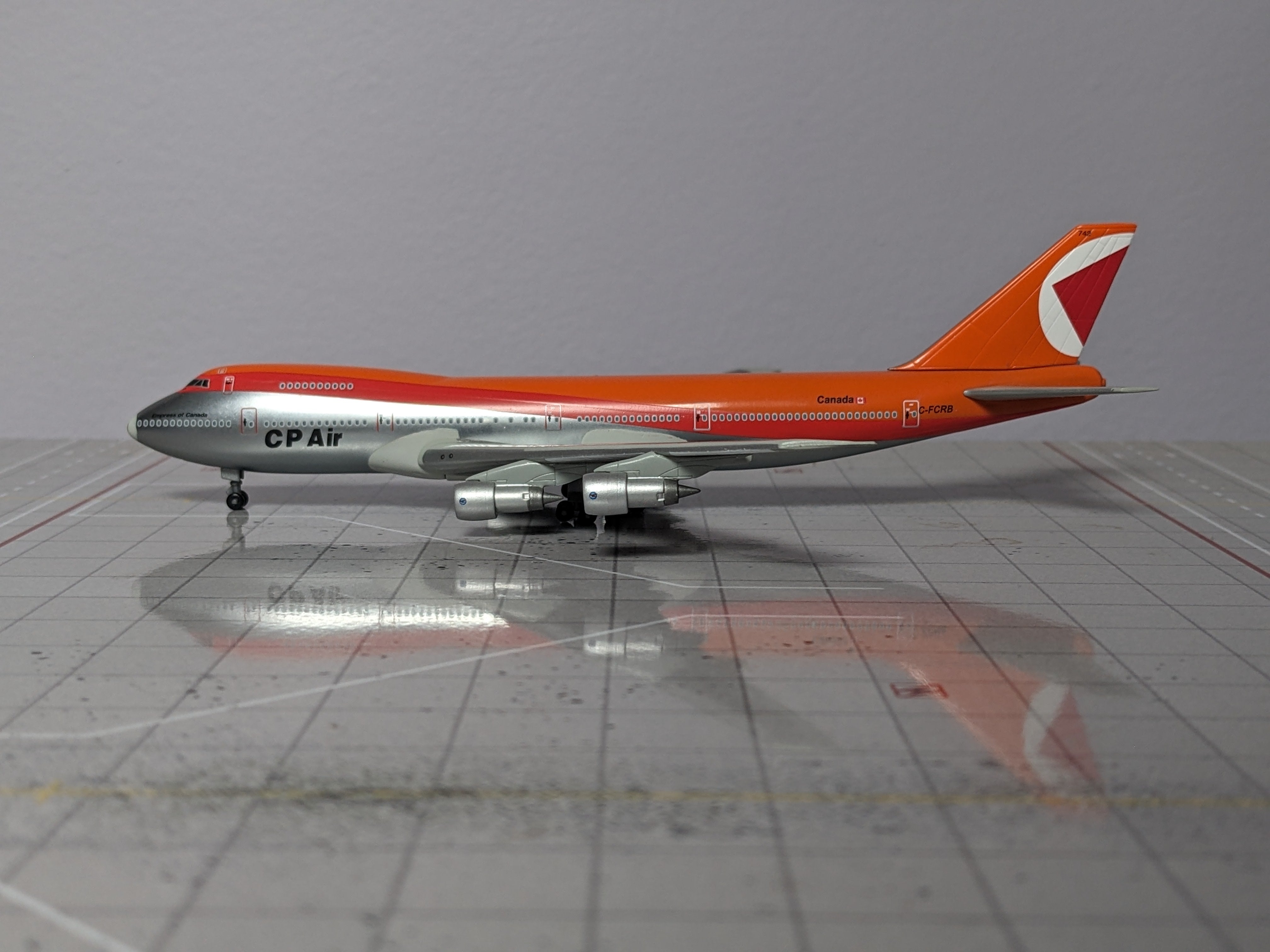 1:400 DRAGON CP AIR B747-200 C-FCRB