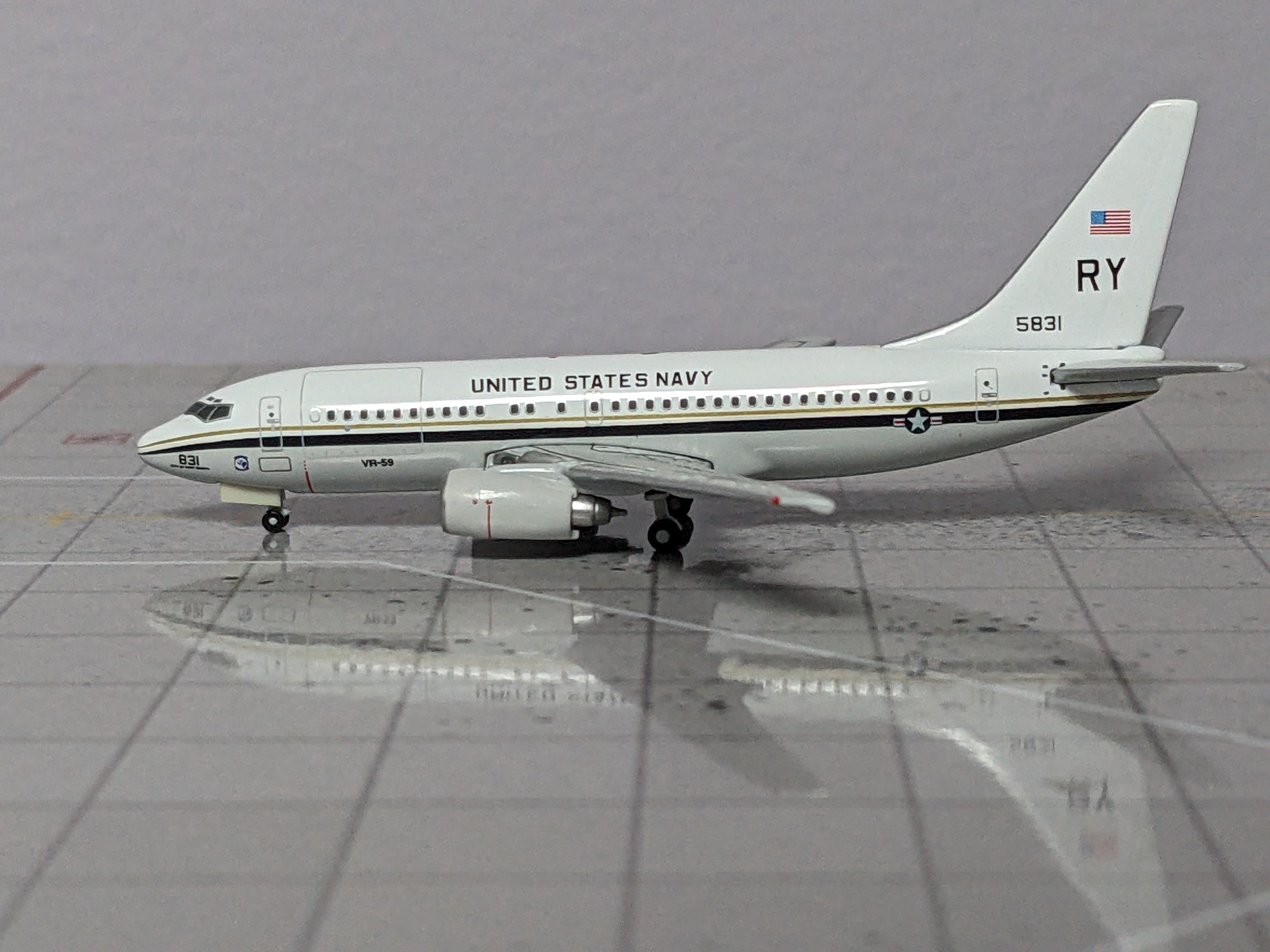 1:400 GEMINI USAF C-40 5831