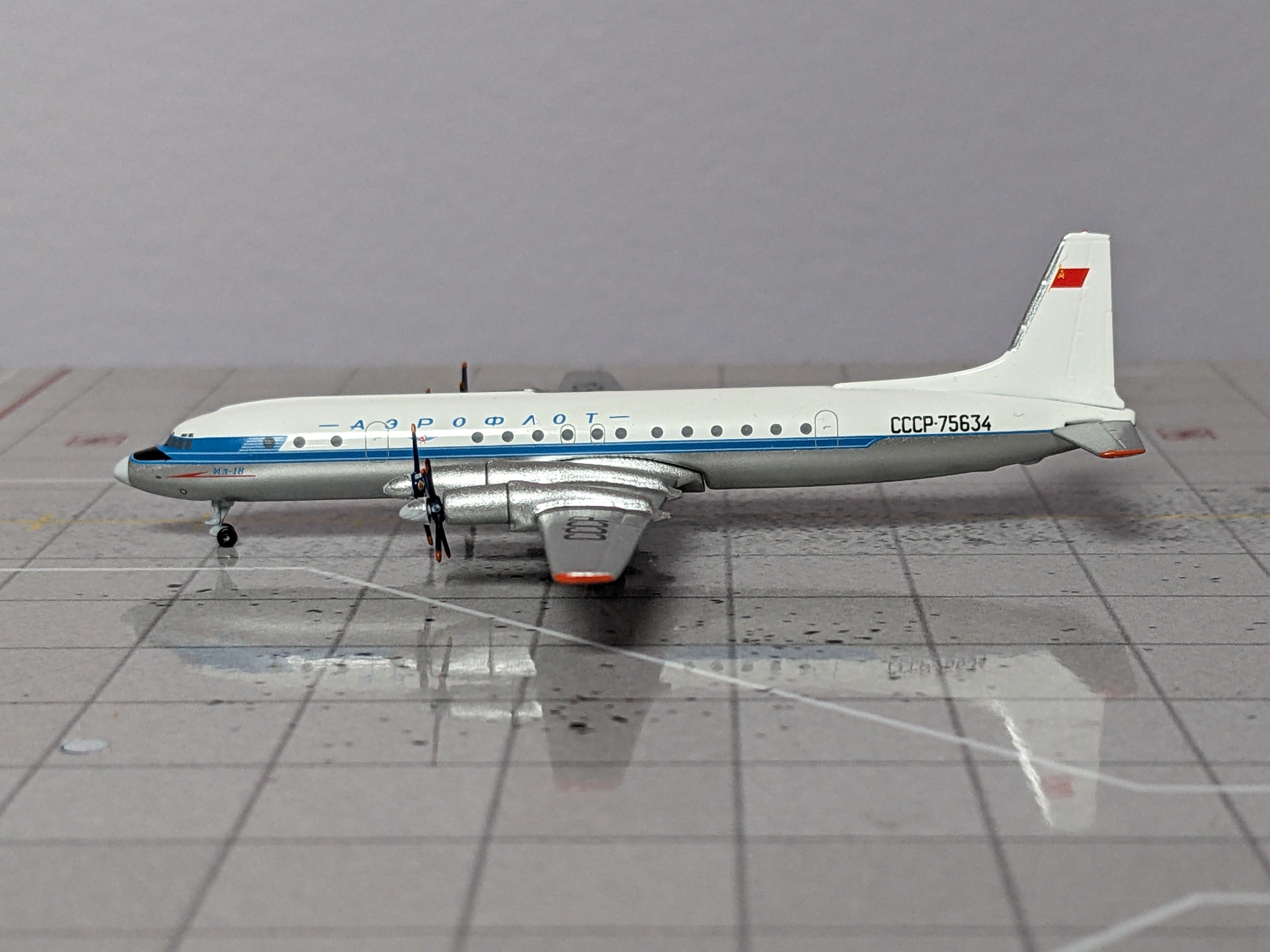 1:400 AEROCLASSICS IL-18 CCCP-75634
