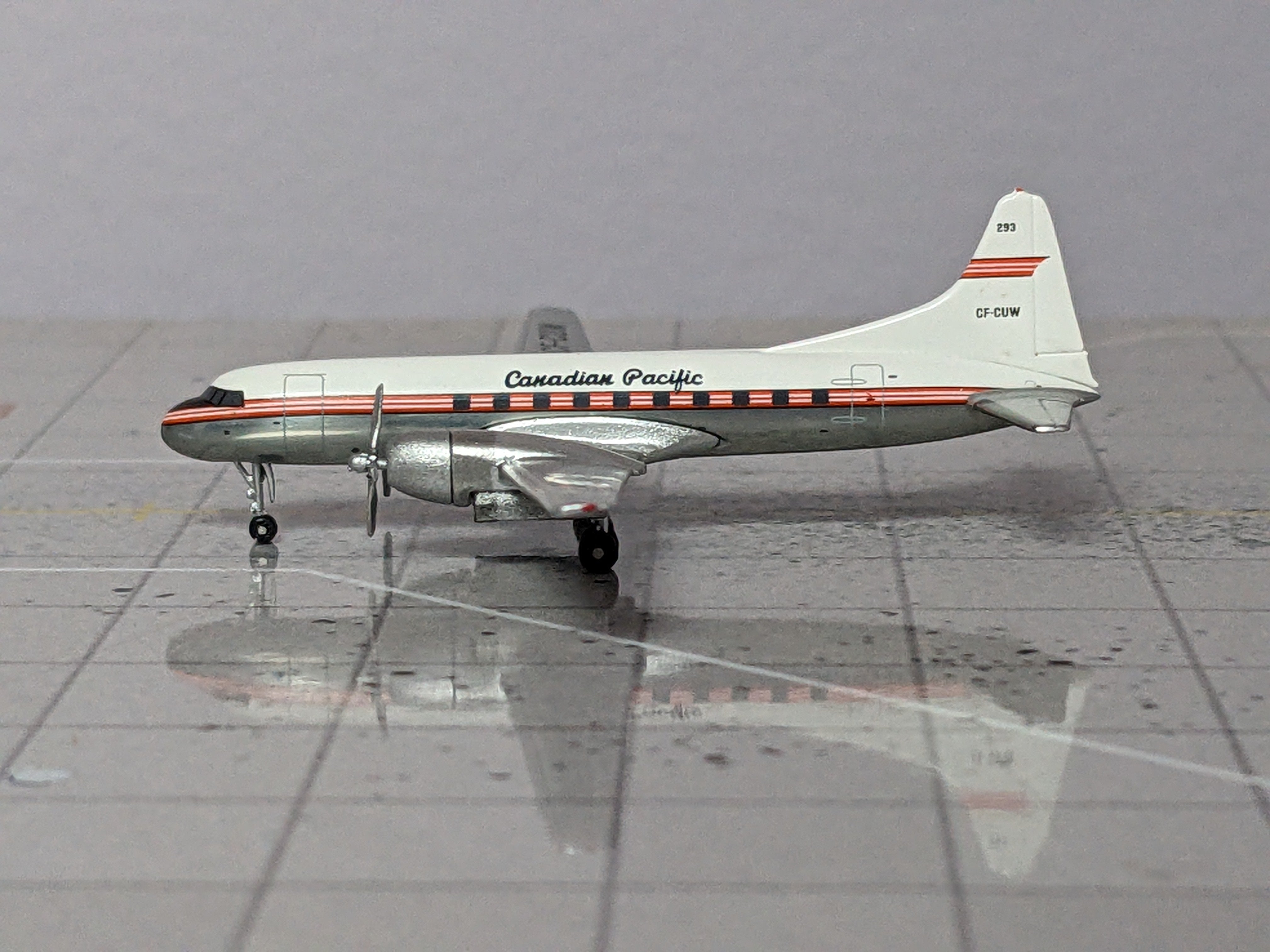 1:400 AEROCLASSICS CANADIAN PACIFIC CONVAIR CV-440 CF-CUW