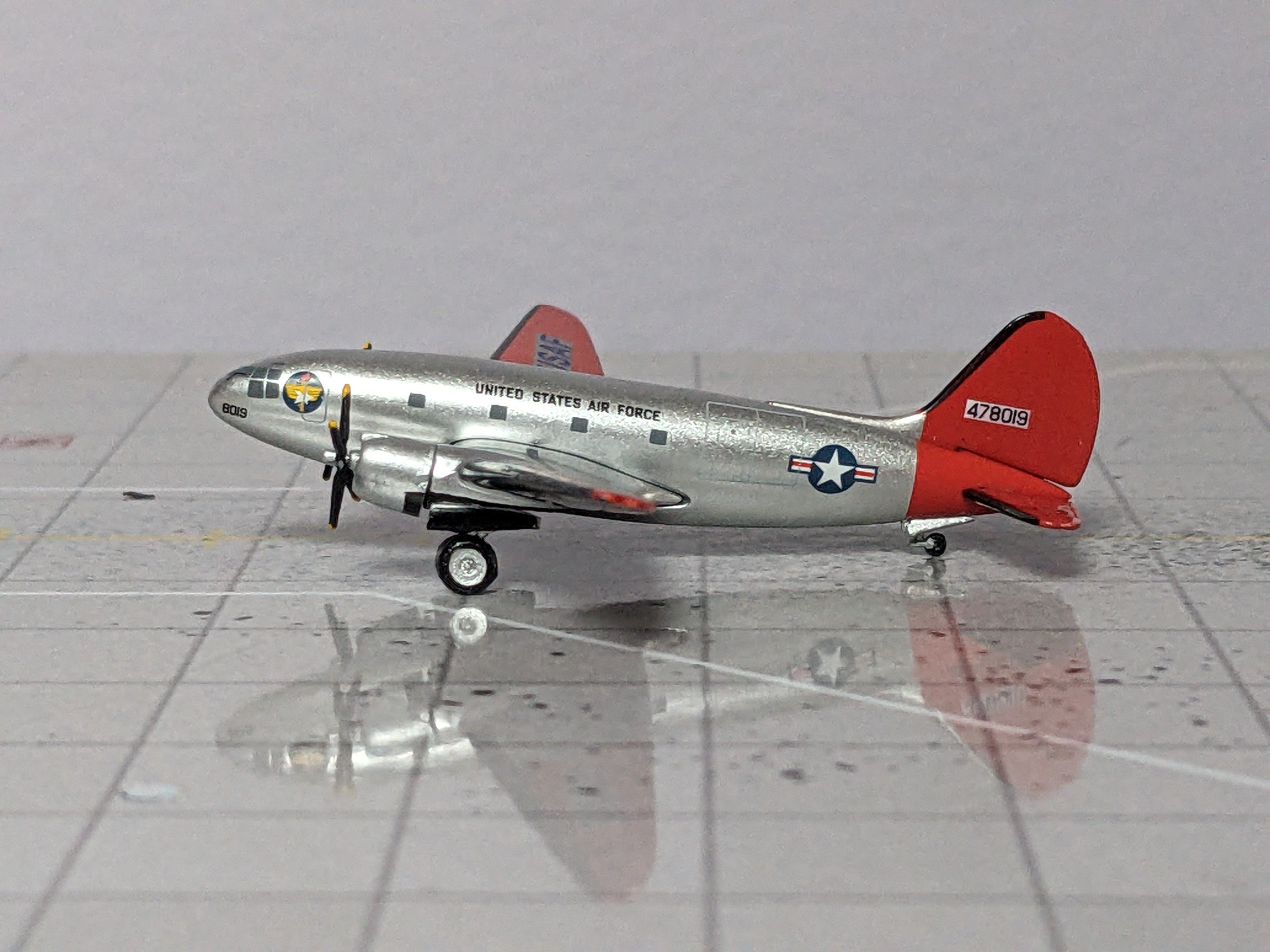 1:400 AEROCLASSICS USAF C-46 478019