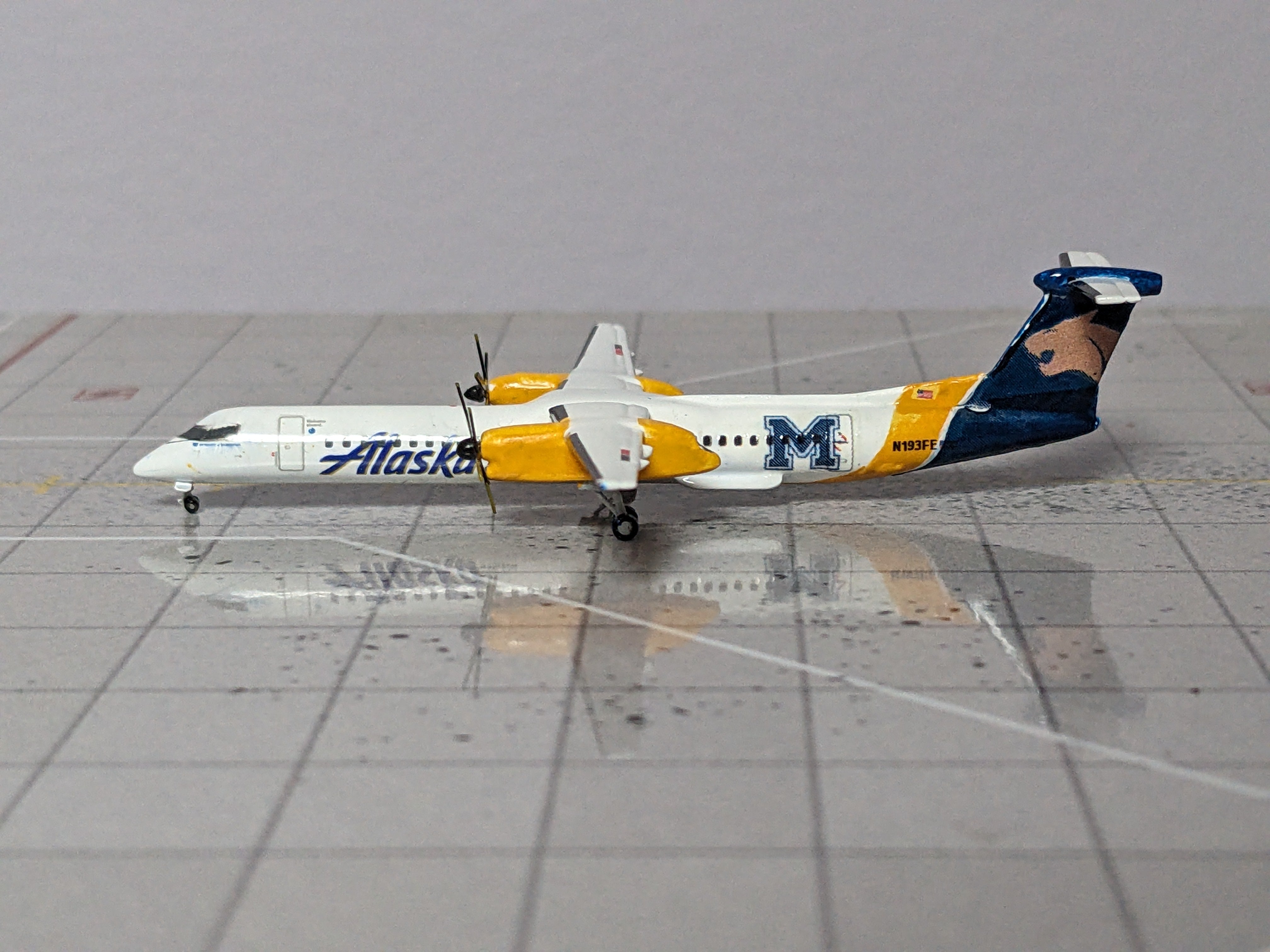 1:400 GEMINI CUSTOM ALASKA Q400 N193FE "MONTANA CATS"