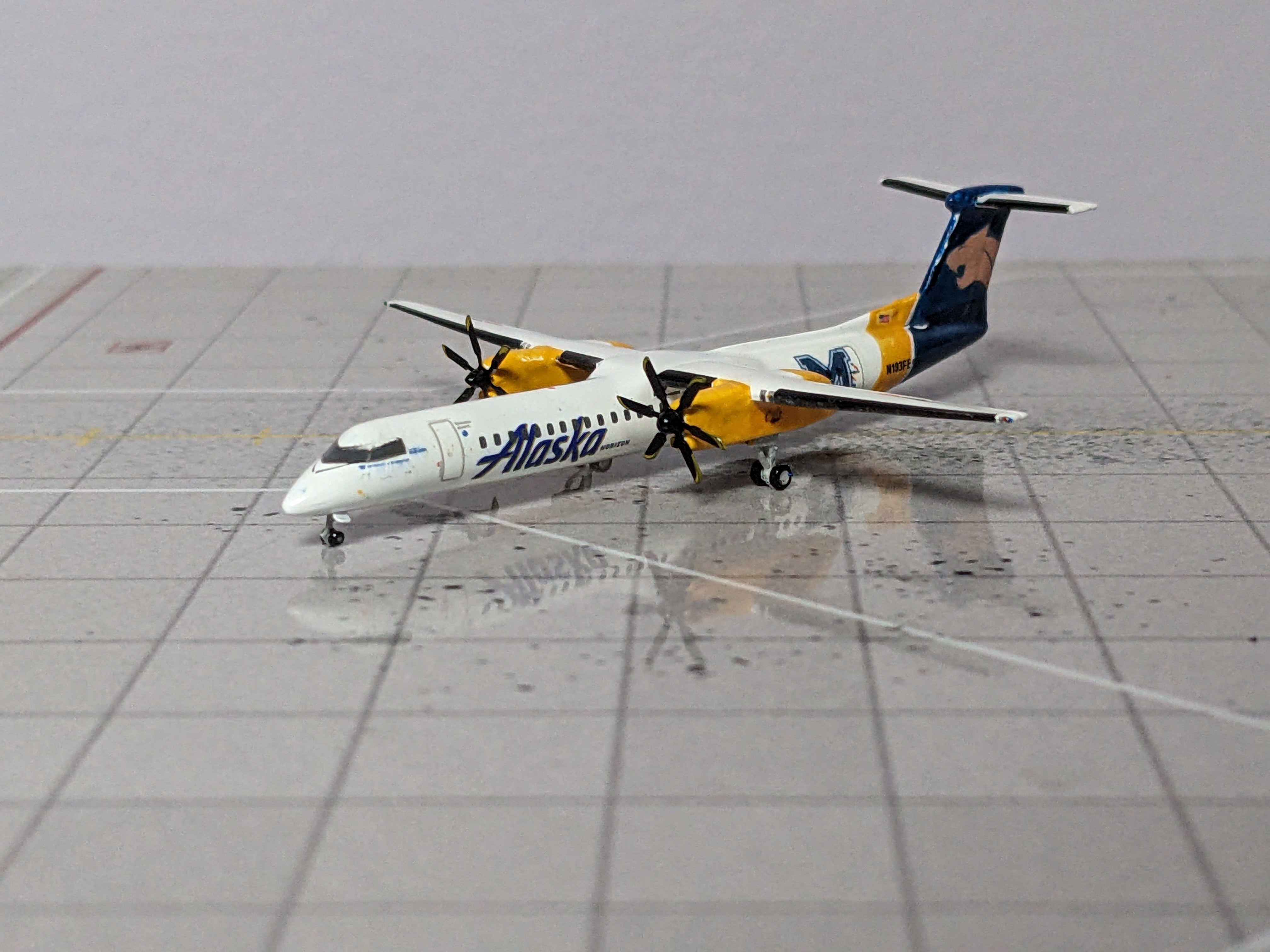 1:400 GEMINI CUSTOM ALASKA Q400 N193FE "MONTANA CATS"