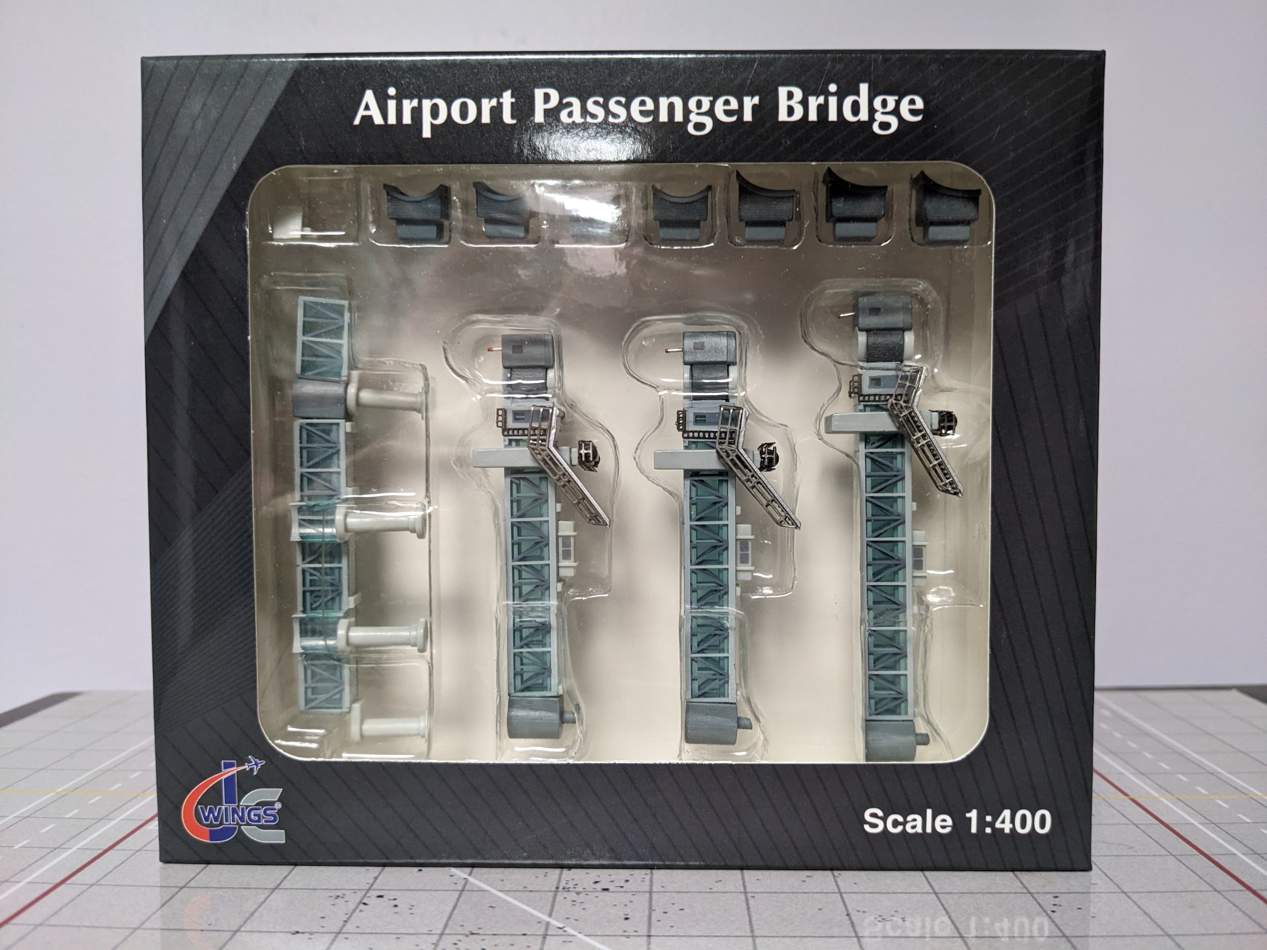 1:400 JC PASSENGER BRIDGE SET