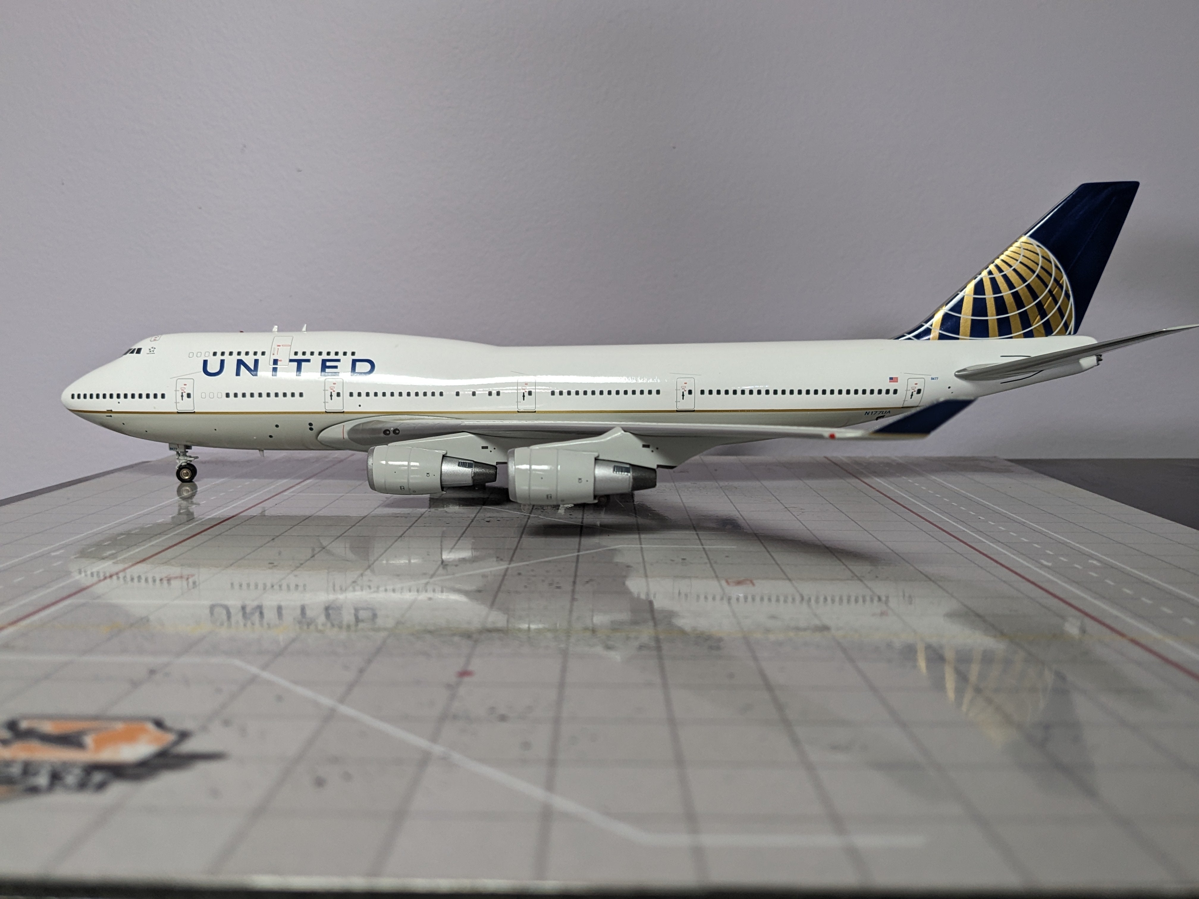 1:200 AV200 UNITED B747-400 N177UA