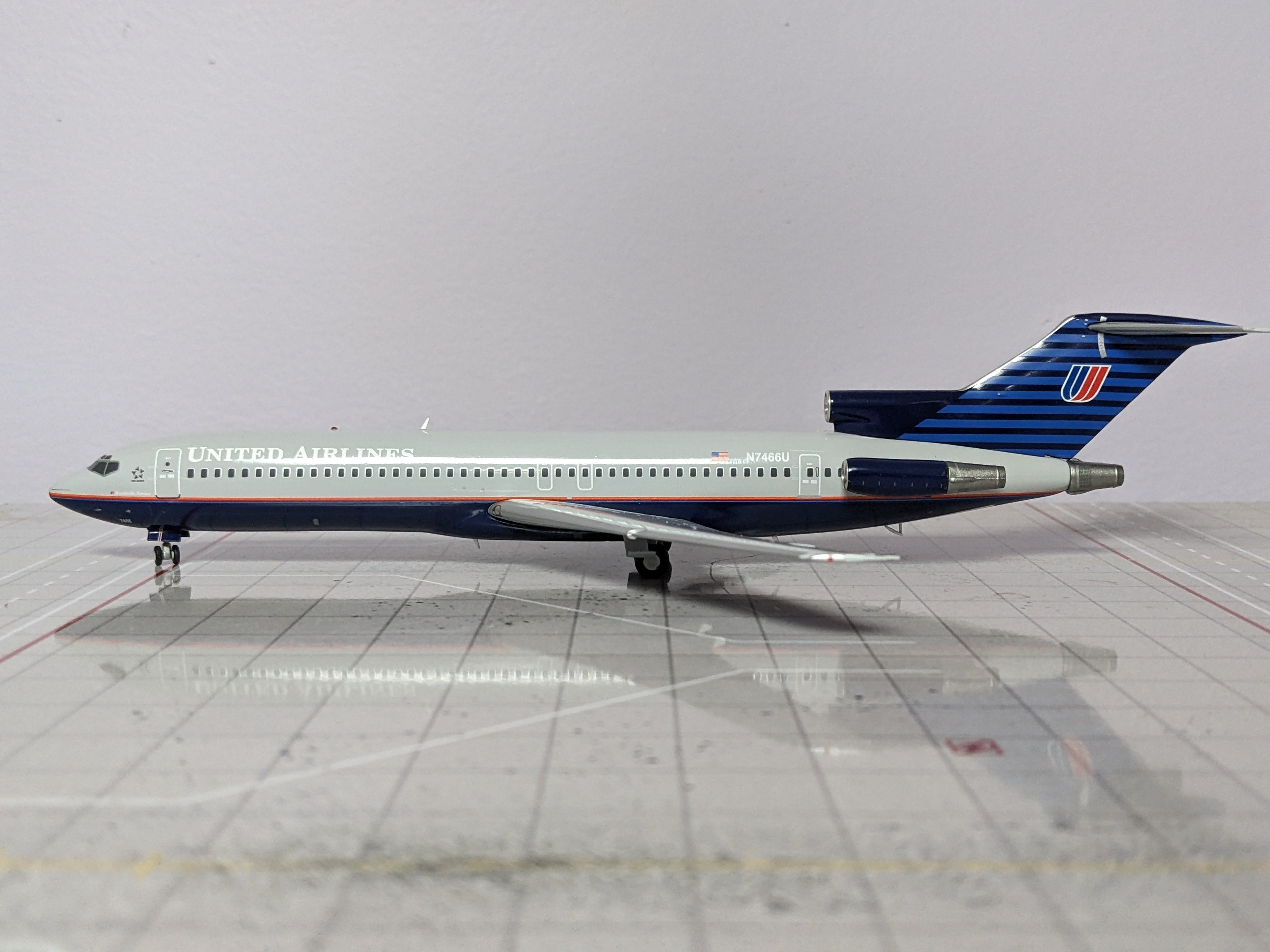 1:200 GEMINI UNITED B727-200 N7466U