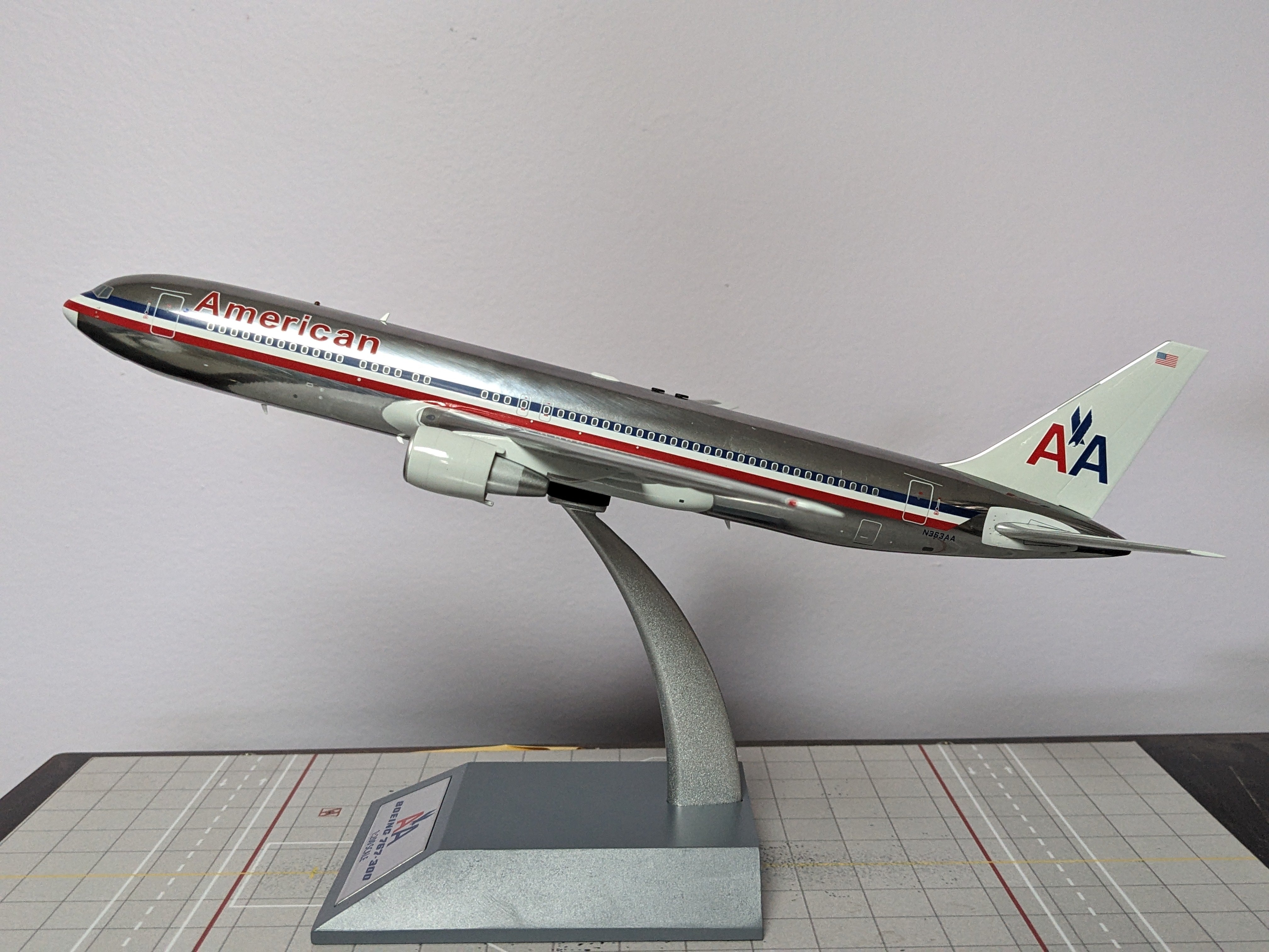 1:200 INFLIGHT AMERICAN B767-300