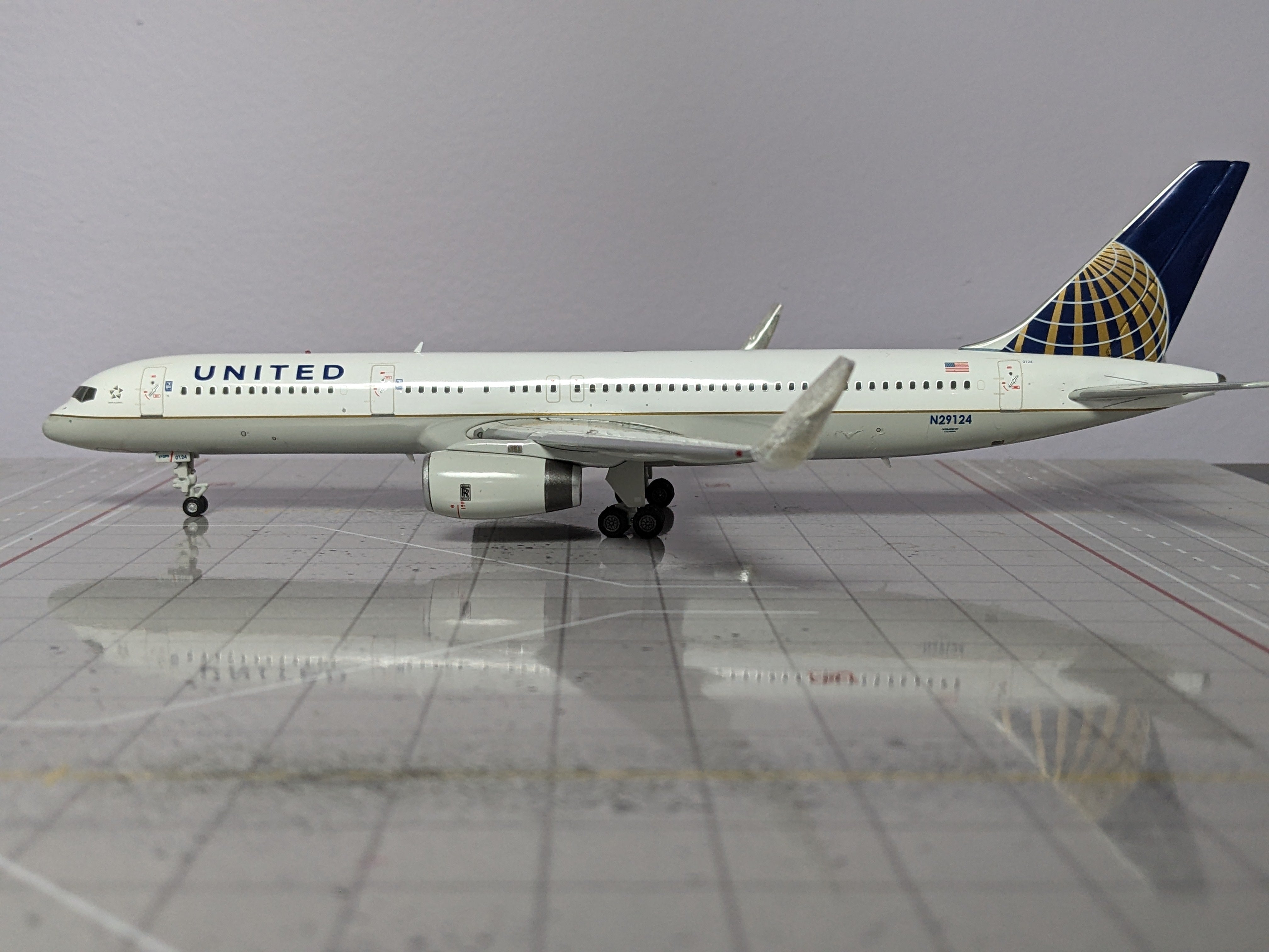 1:200 UNITED B757-200 N29124
