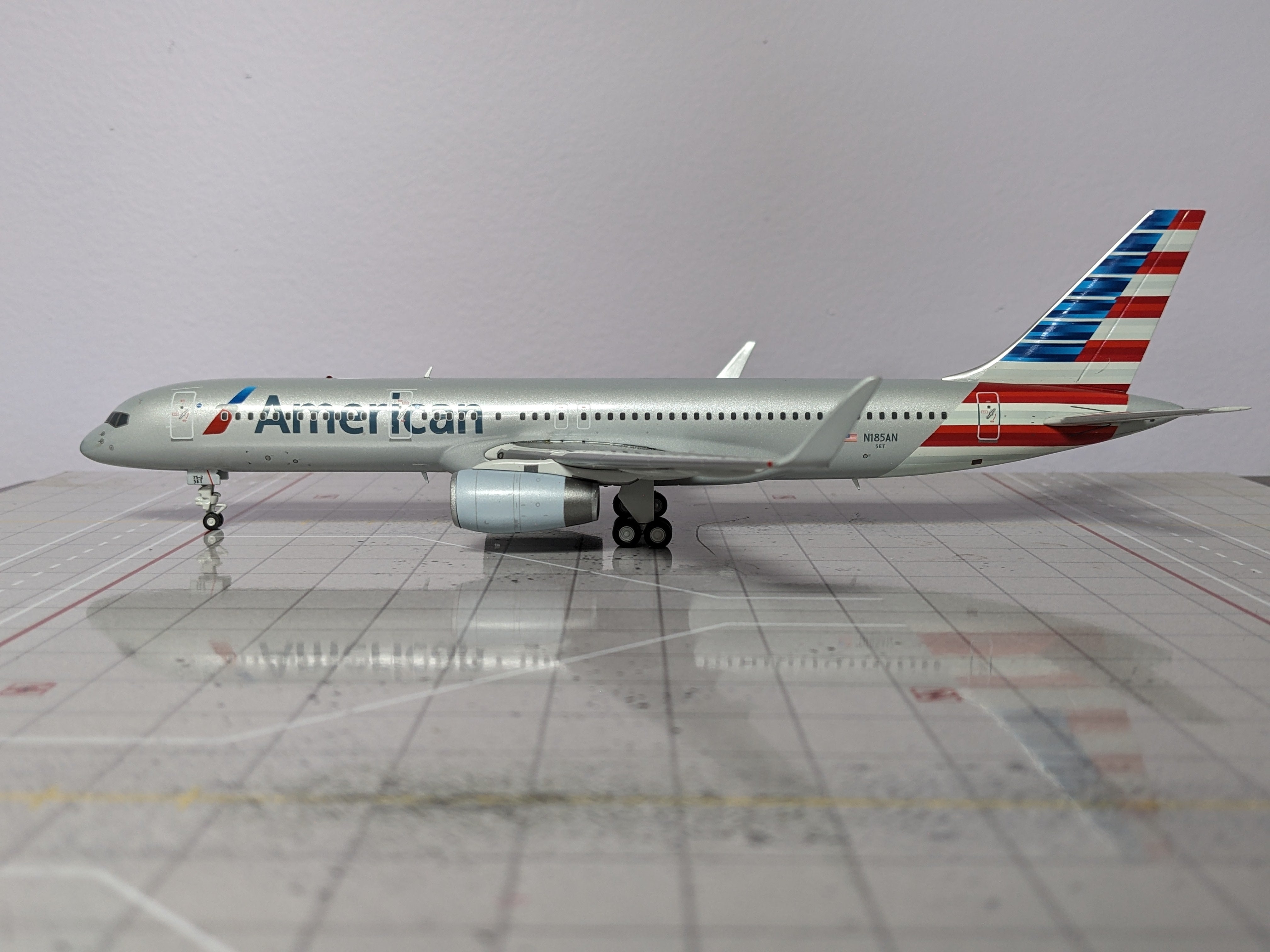 1:200 GEMINI AMERICAN B757-200 N185AN
