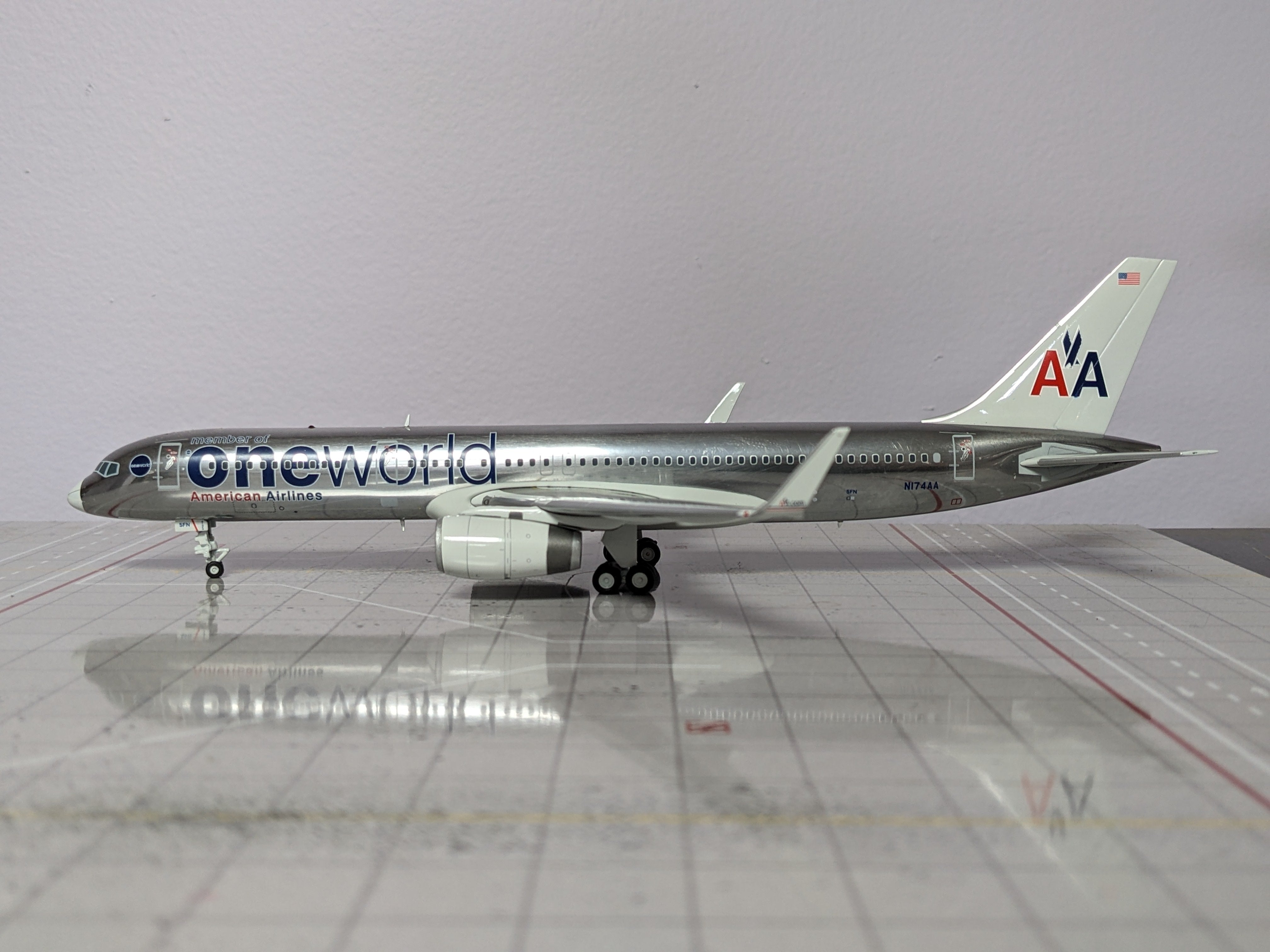 1:200 GEMINI AMERICAN B757-200 ONEWORLD CHROME