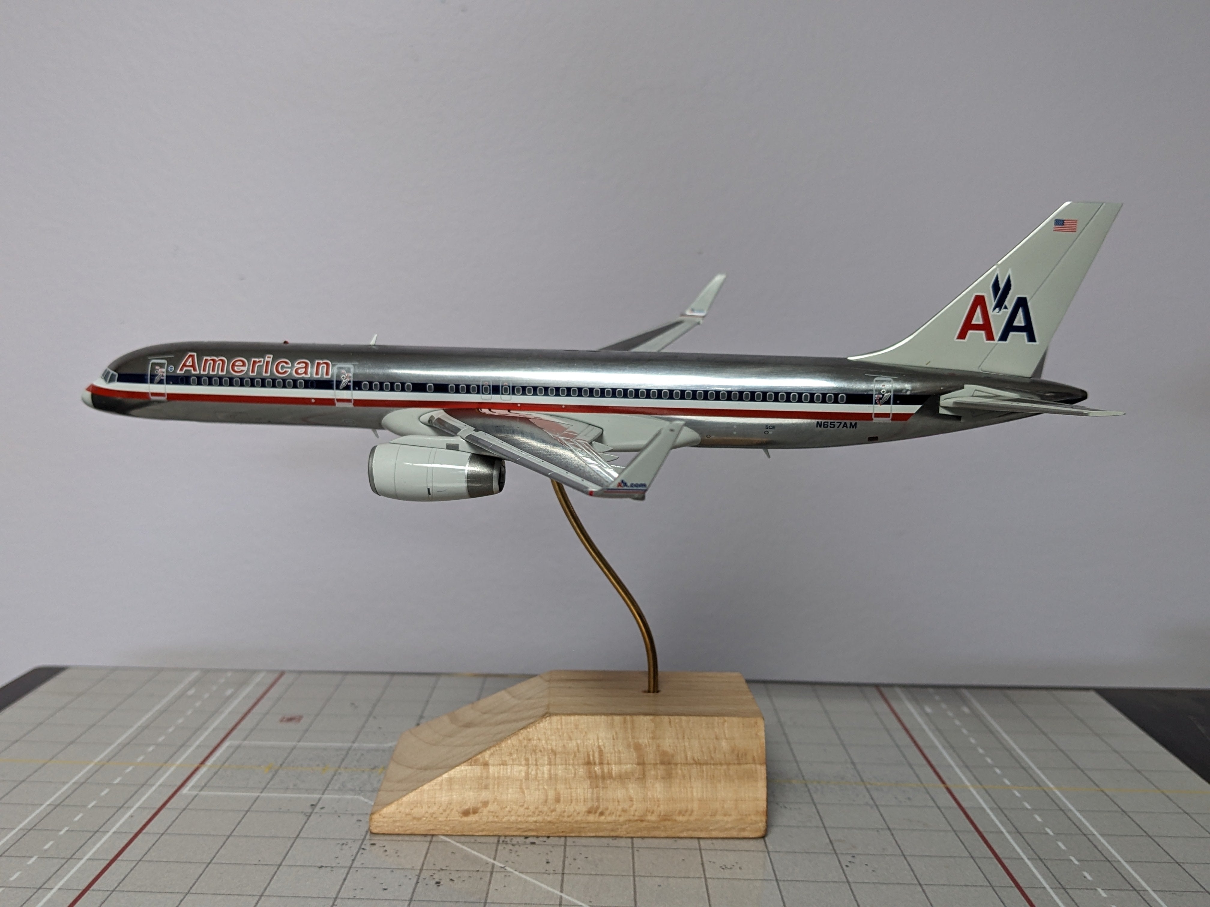 1:200 GEMINI AMERICAN B757-200 N657AM