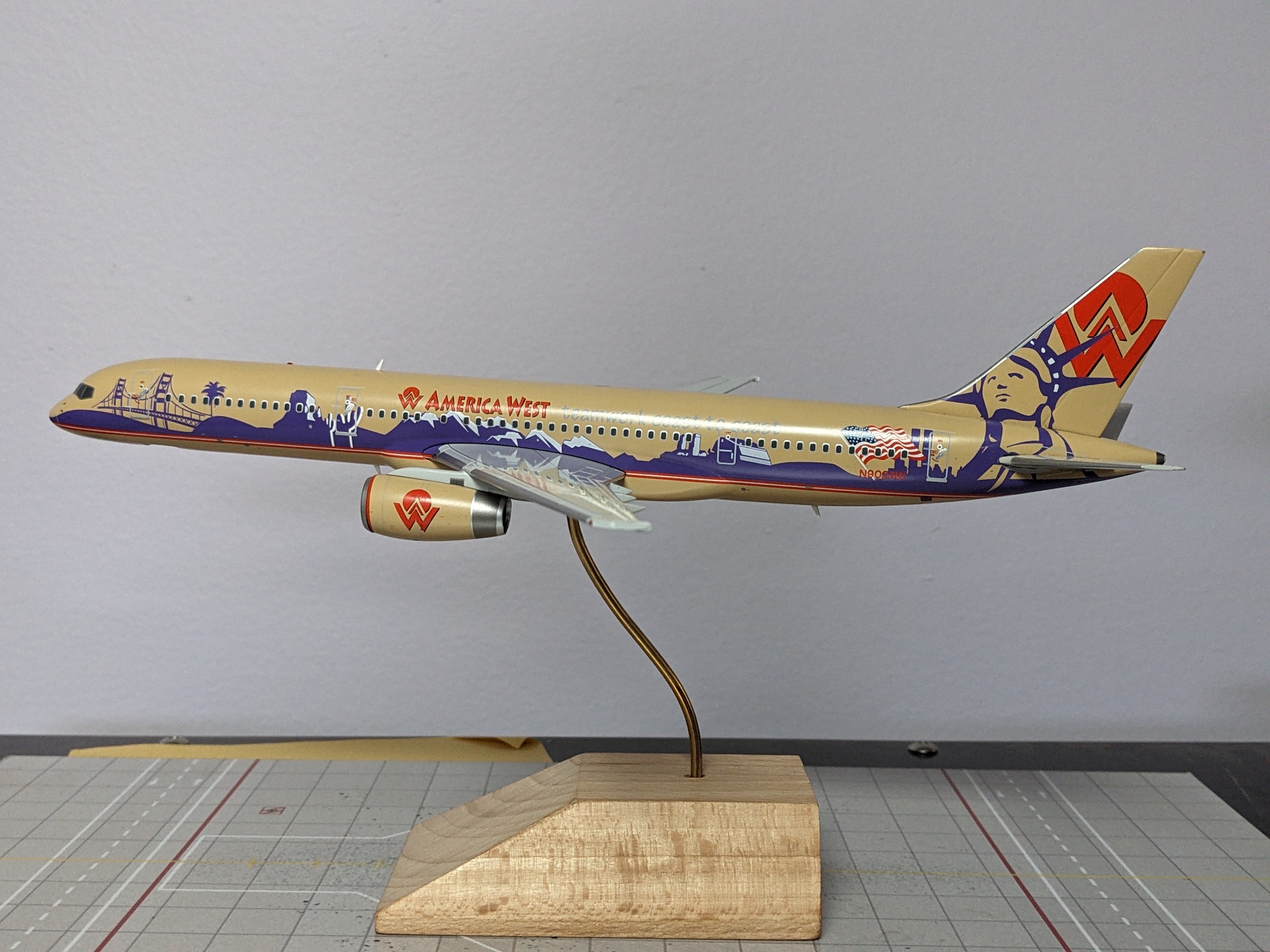 1:200 GEMINI AMERICA WEST B757-200 N902AW