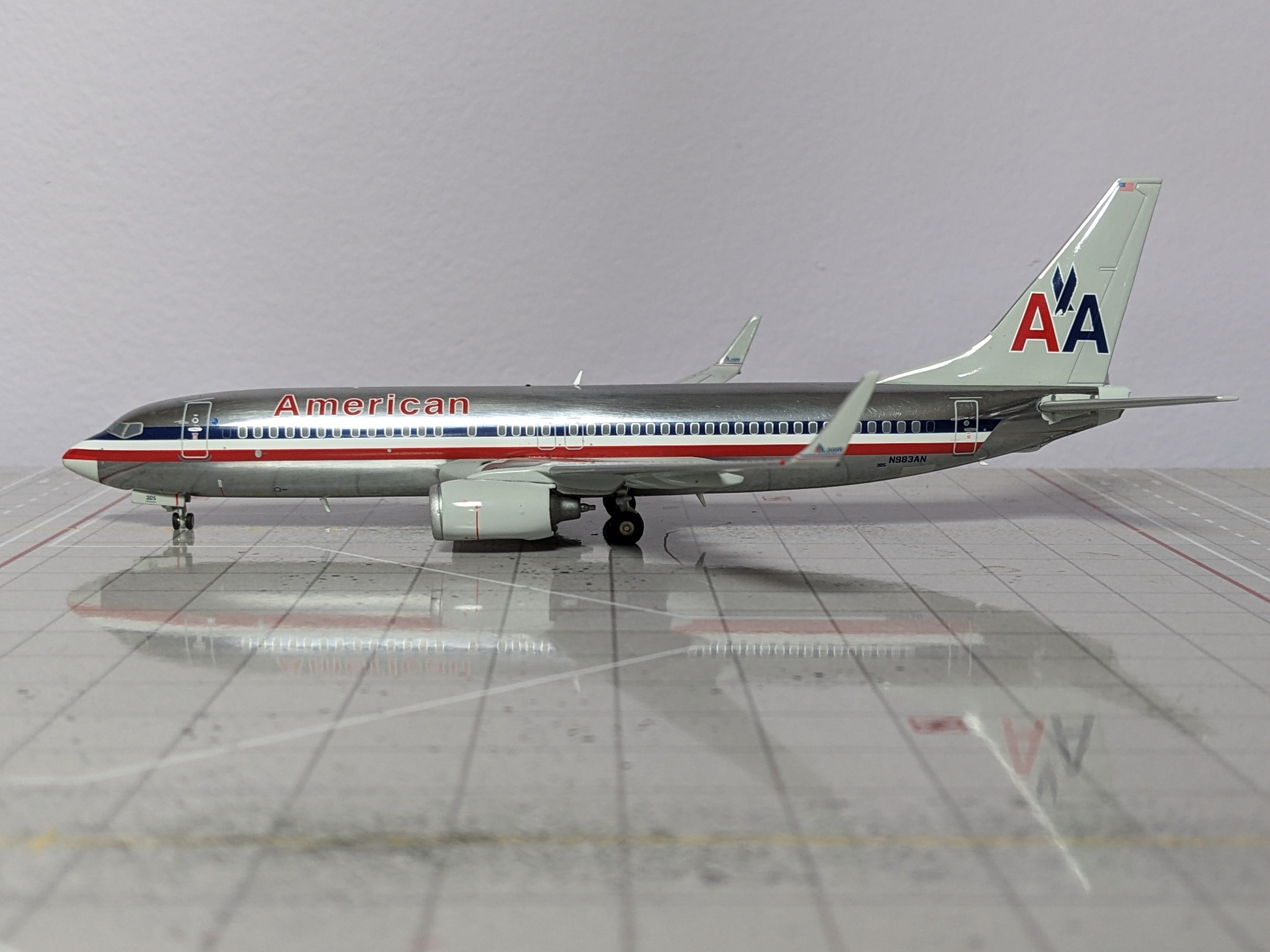 1:200 GEMINI AMERICAN B737-800 N983AN