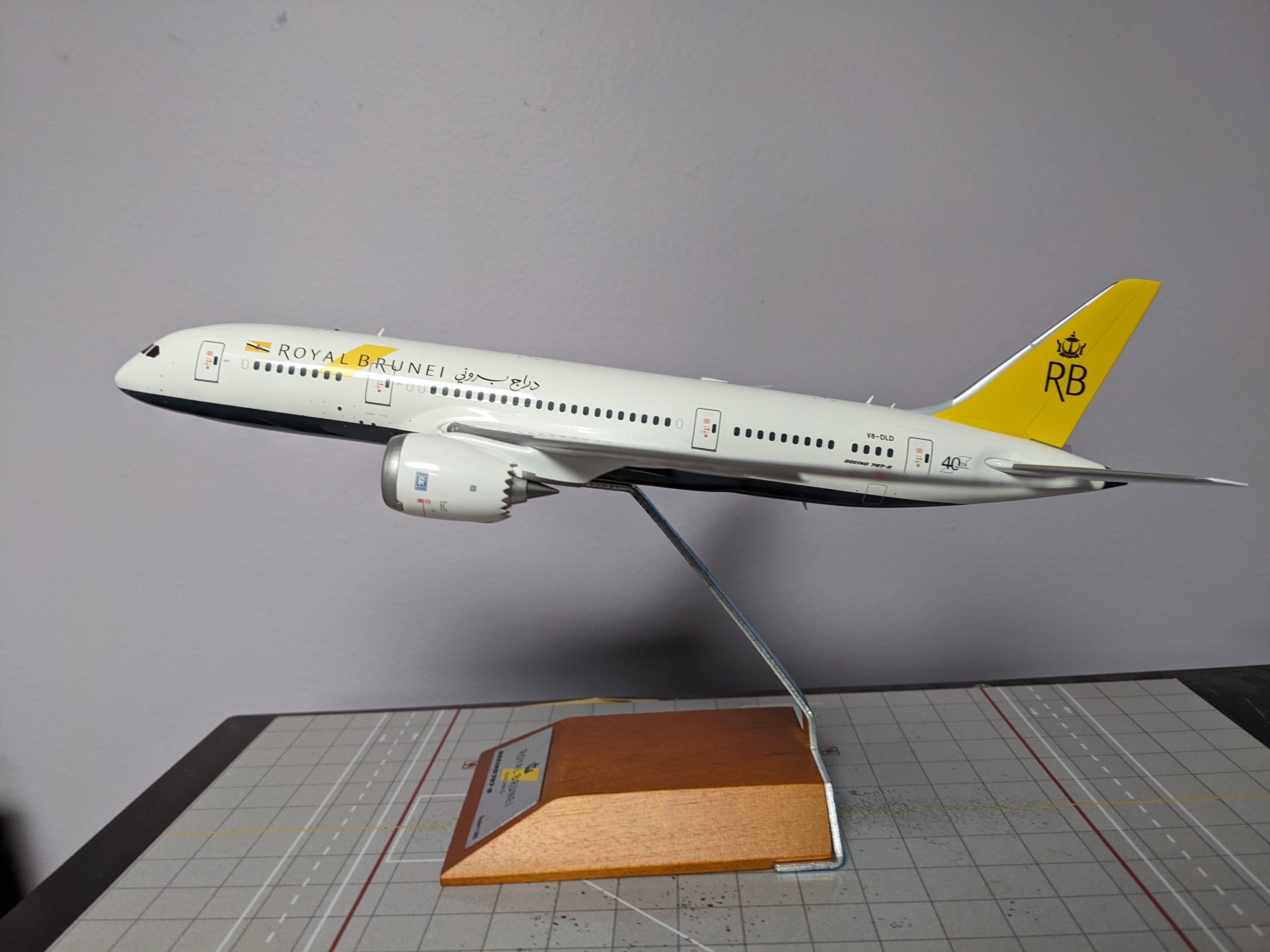 1:200 JC ROYAL BRUNEI V8-DLD
