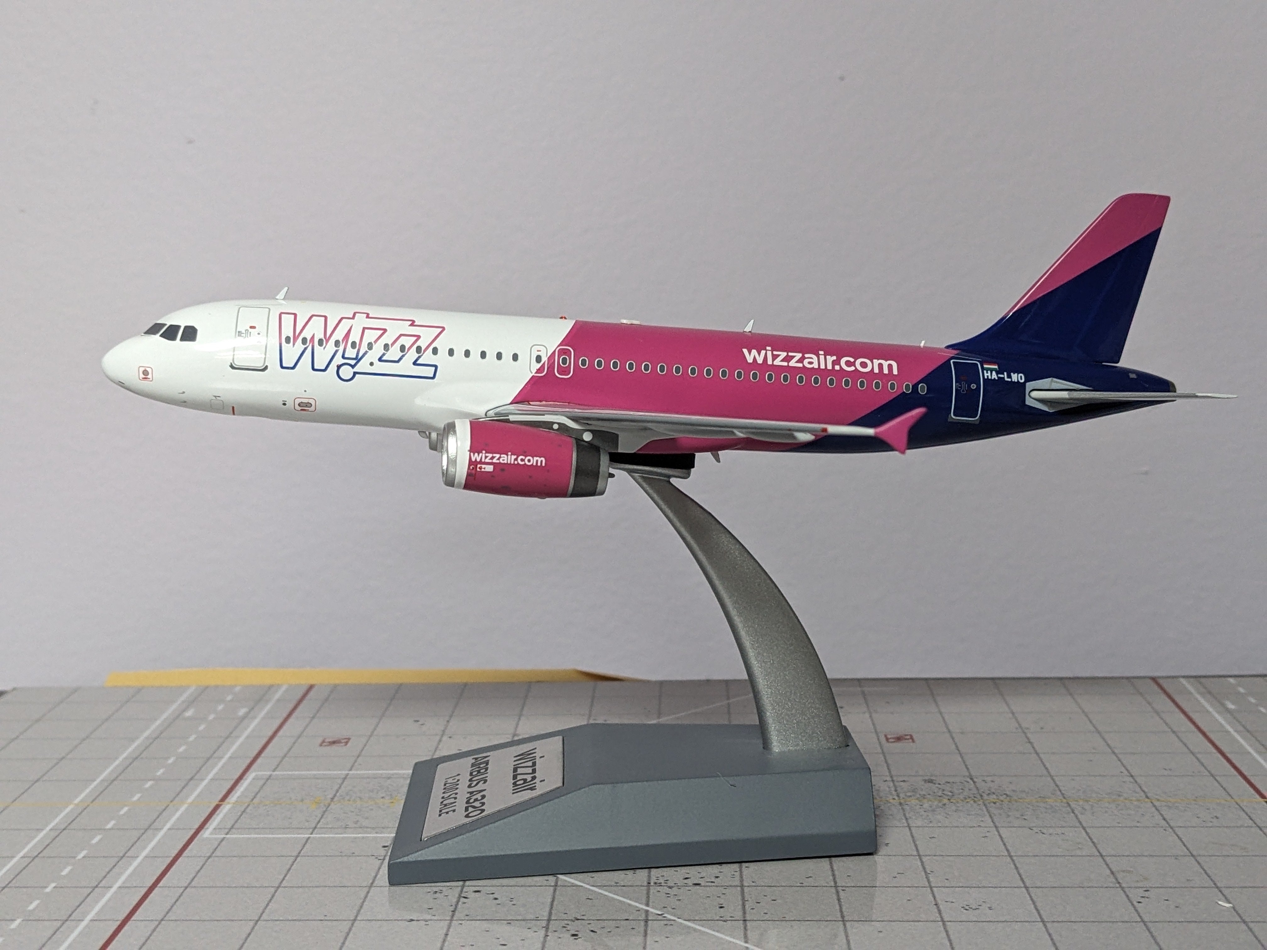 1:200 INFLIGHT WIZZ AIR A320 HA-LWO