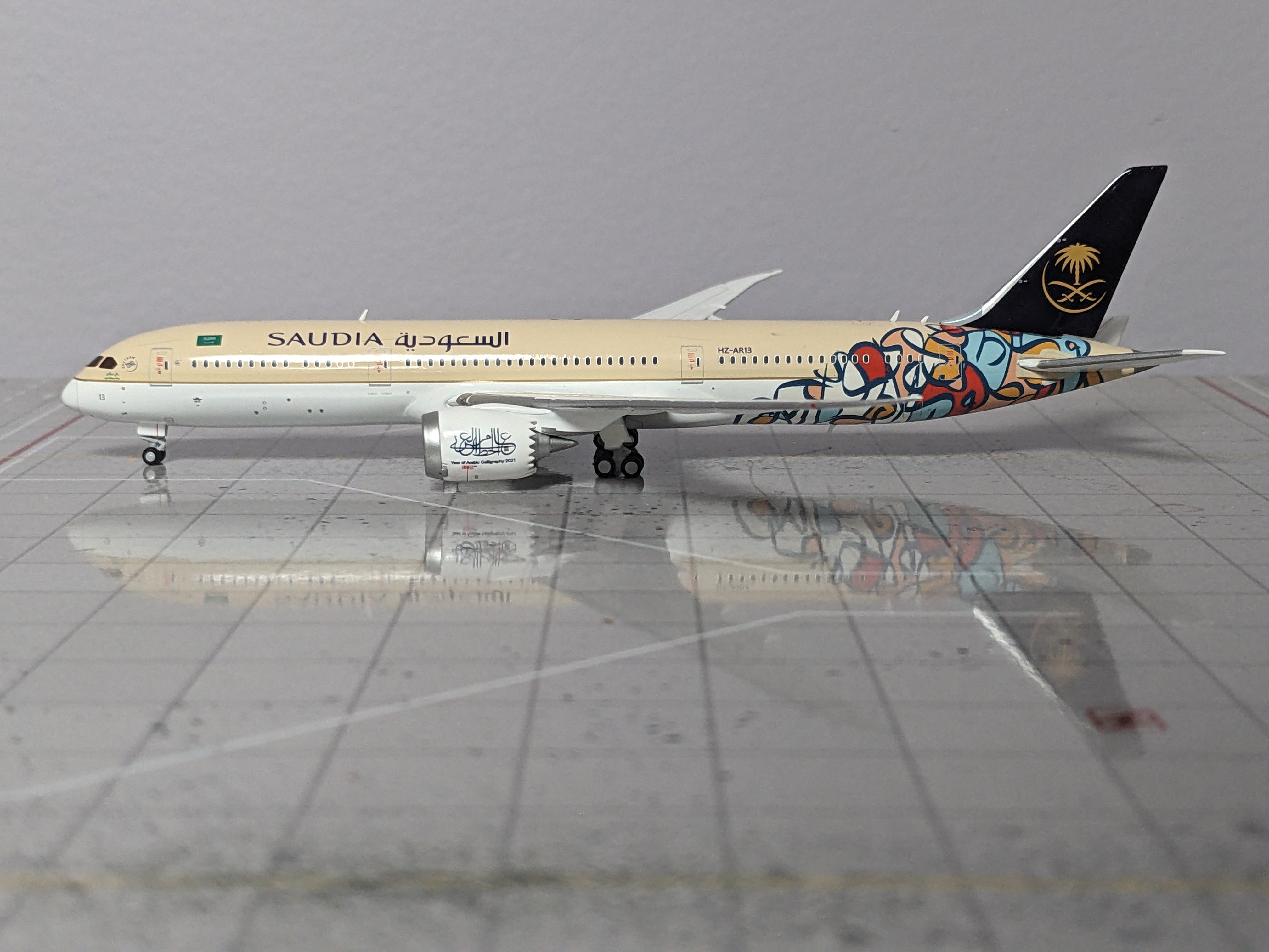 1:400 JC SAUDIA B787-9 HZ-AR13 "CALLIGRAPHY"