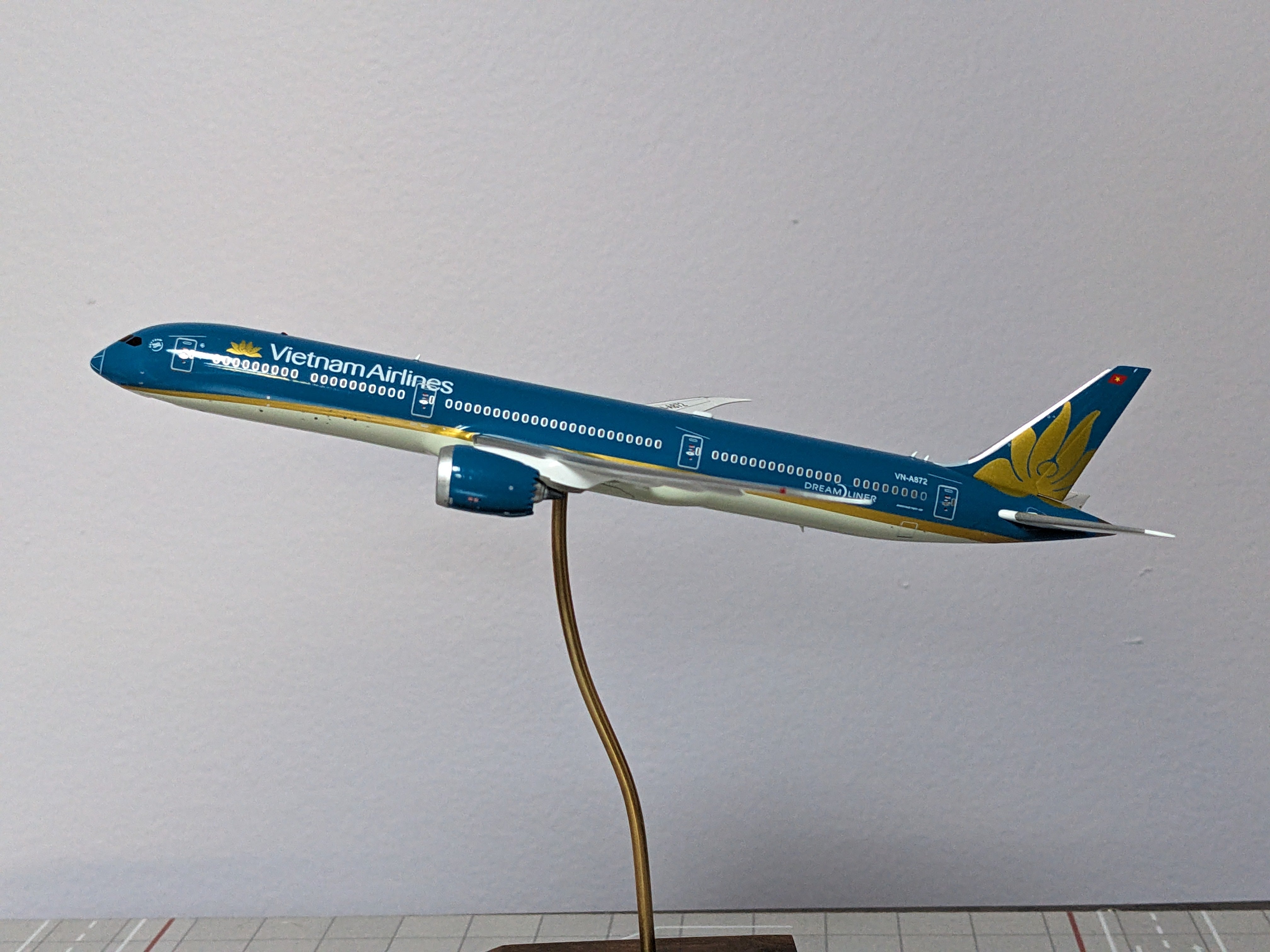 1:400 AV400 VIETNAM B787-10 VN-A872
