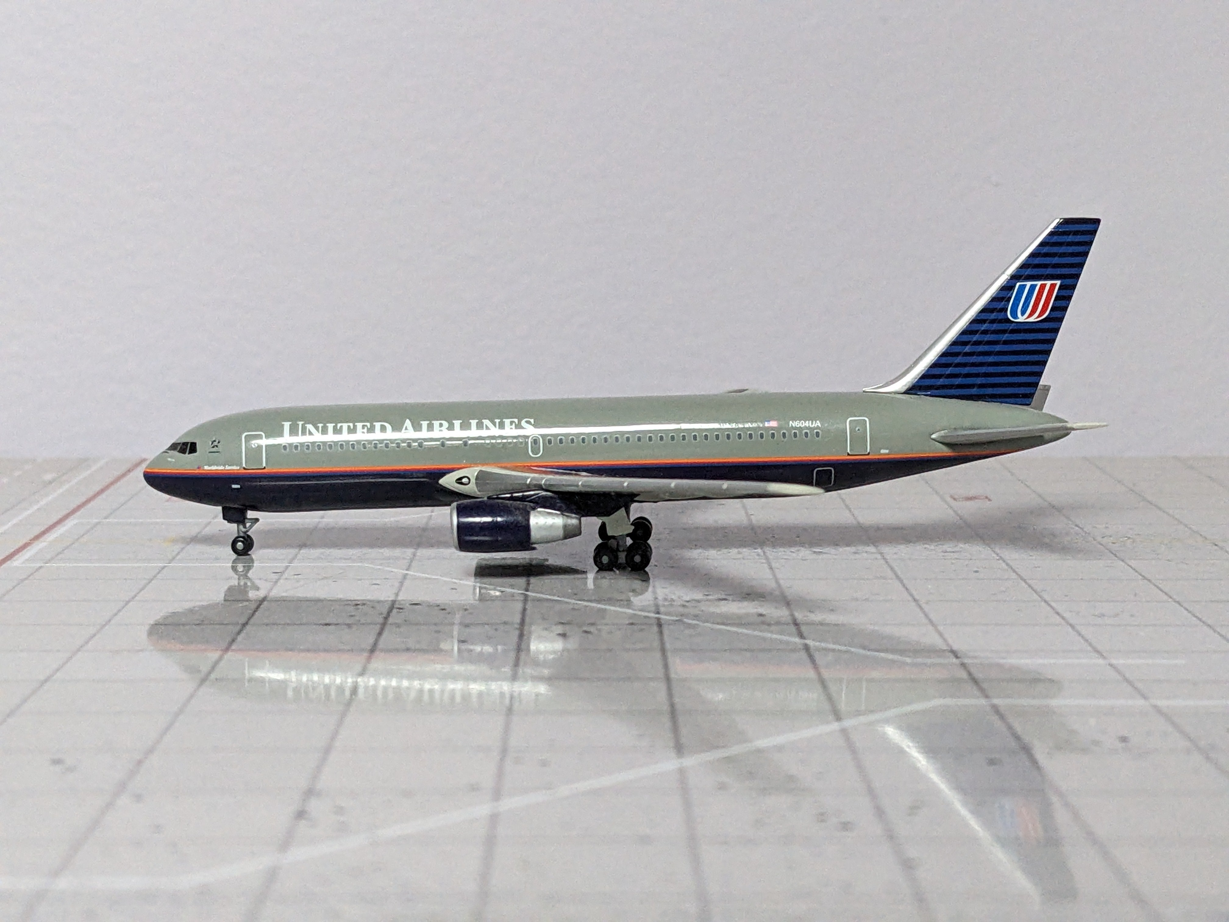 1:400 DRAGON UNITED B767-200 N604UA