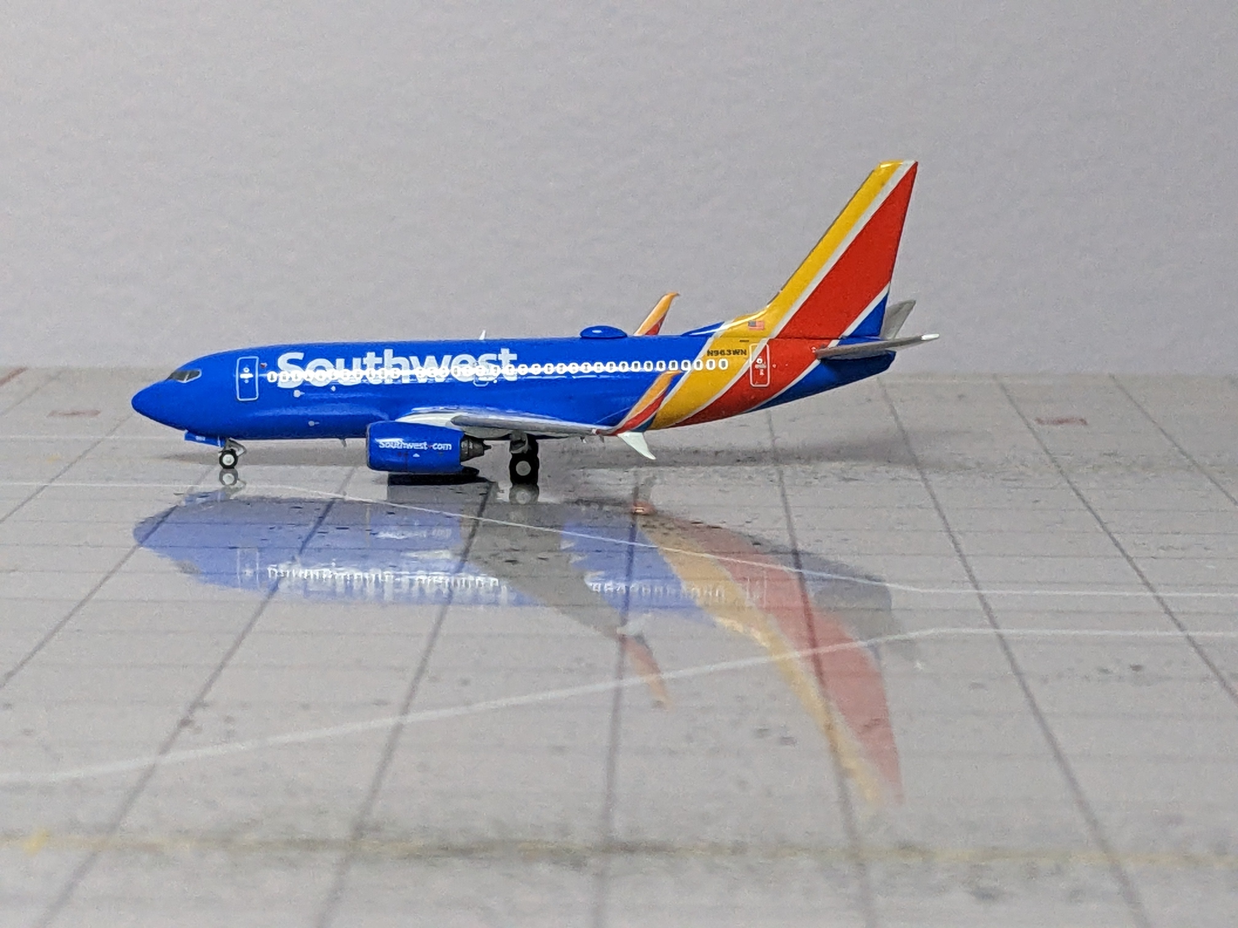 1:400 PANDA SOUTHWEST B737-700 N963WN