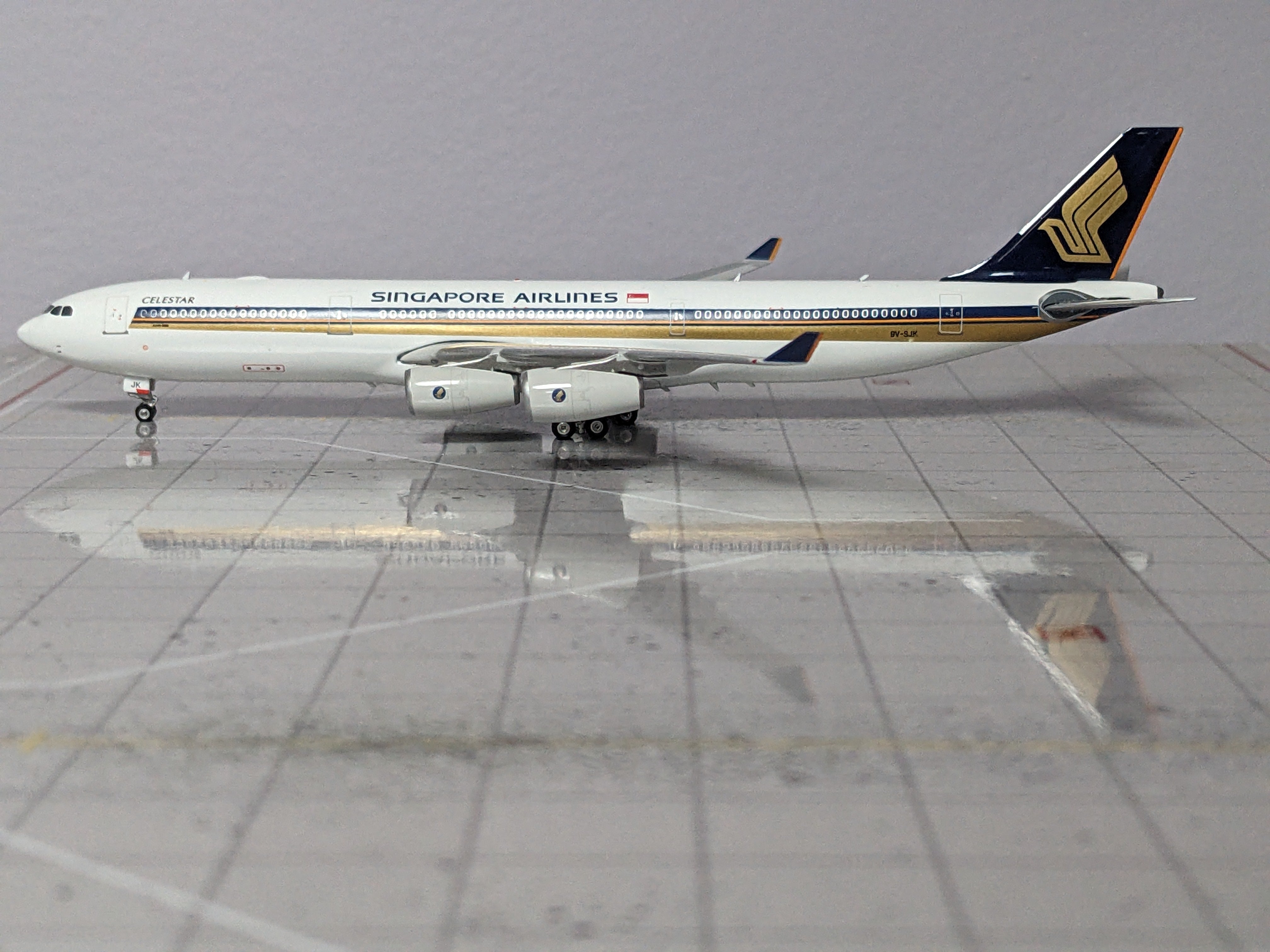 1:400 PHOENIX SINGAPORE A340-300 9V-SJK