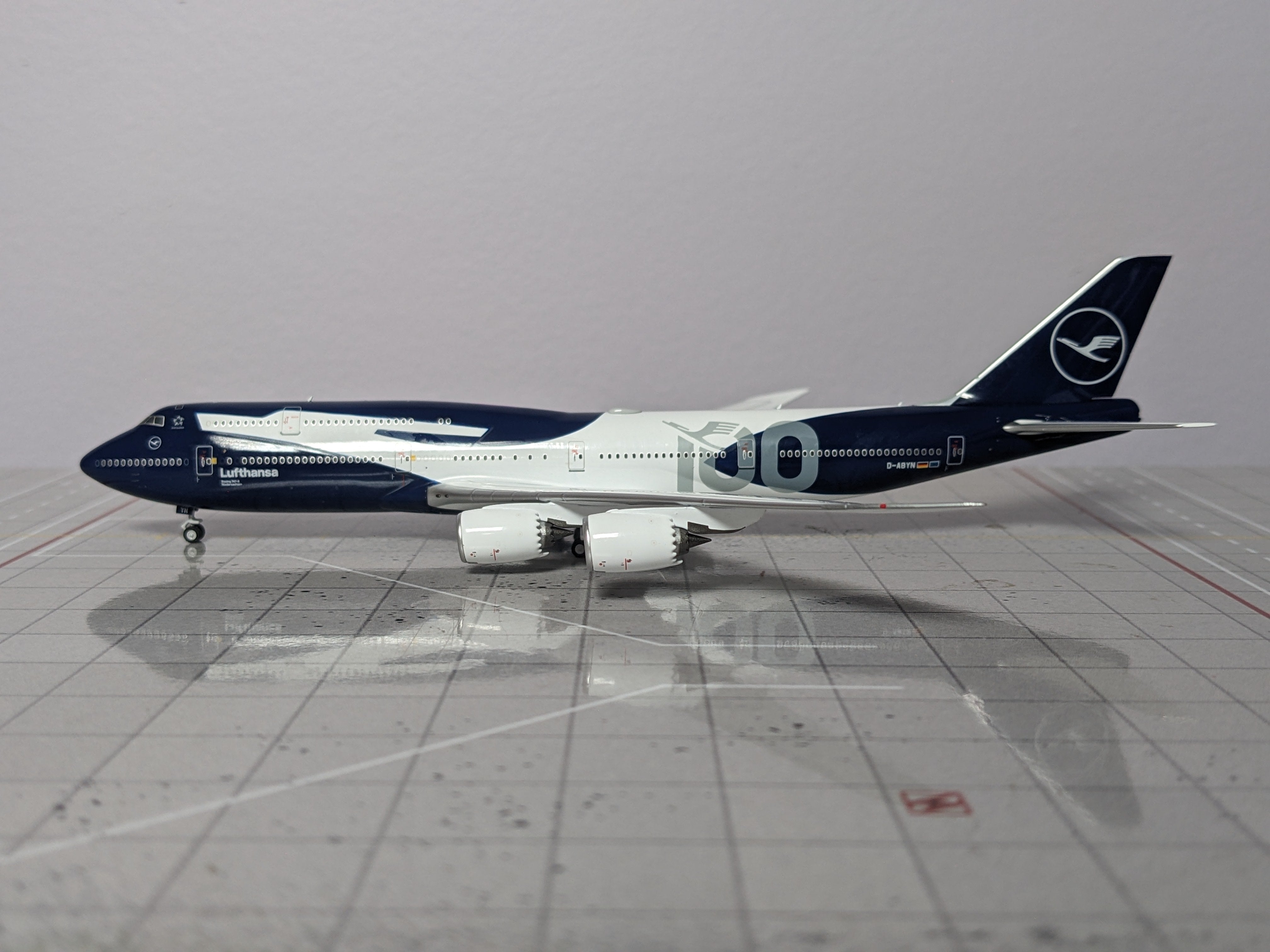 1:400 NG LUFTHANSA B747-8 '100' D-ABYN