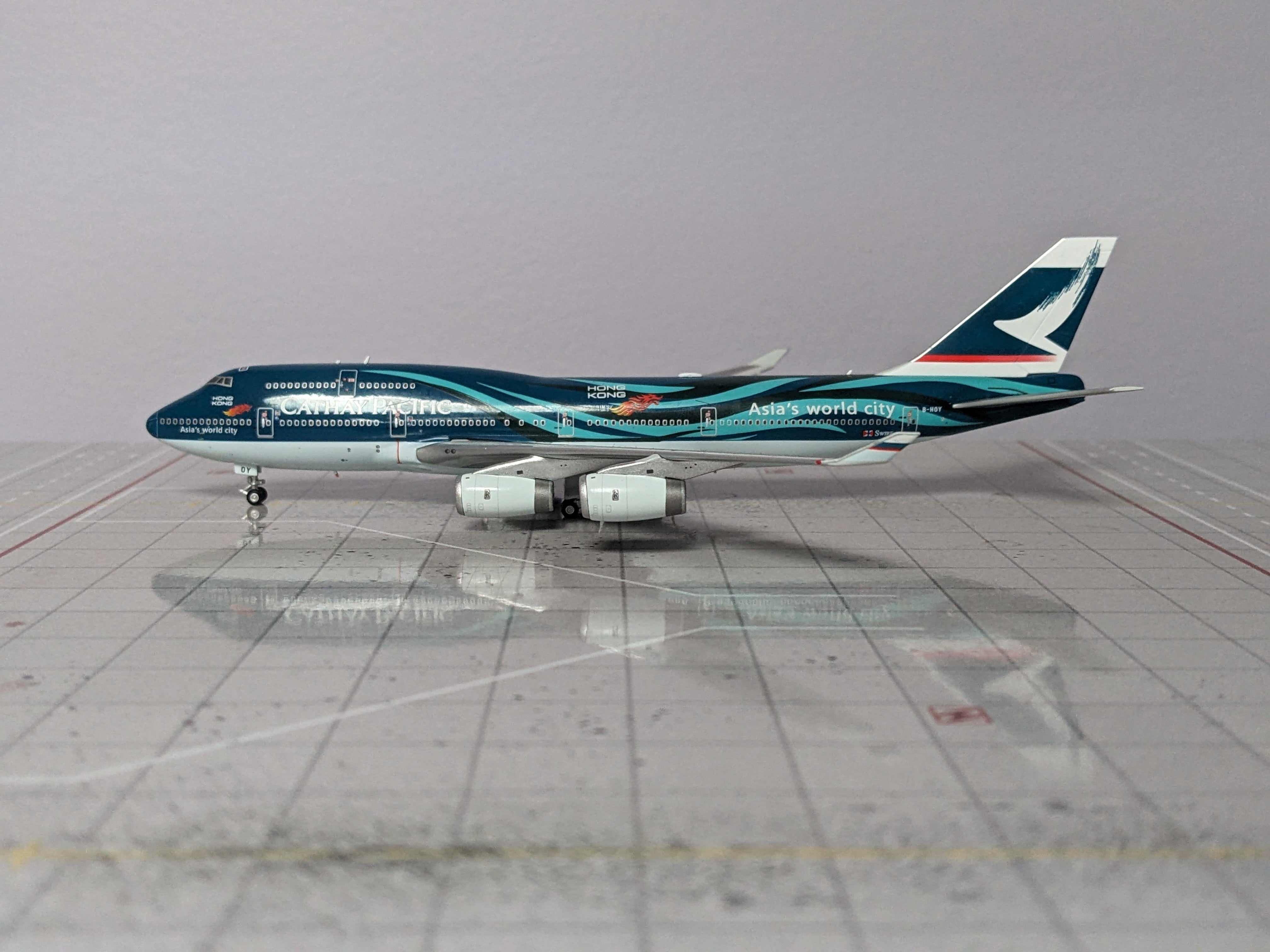 1:400 YY CATHAY PACIFIC B747-400 B-HOY