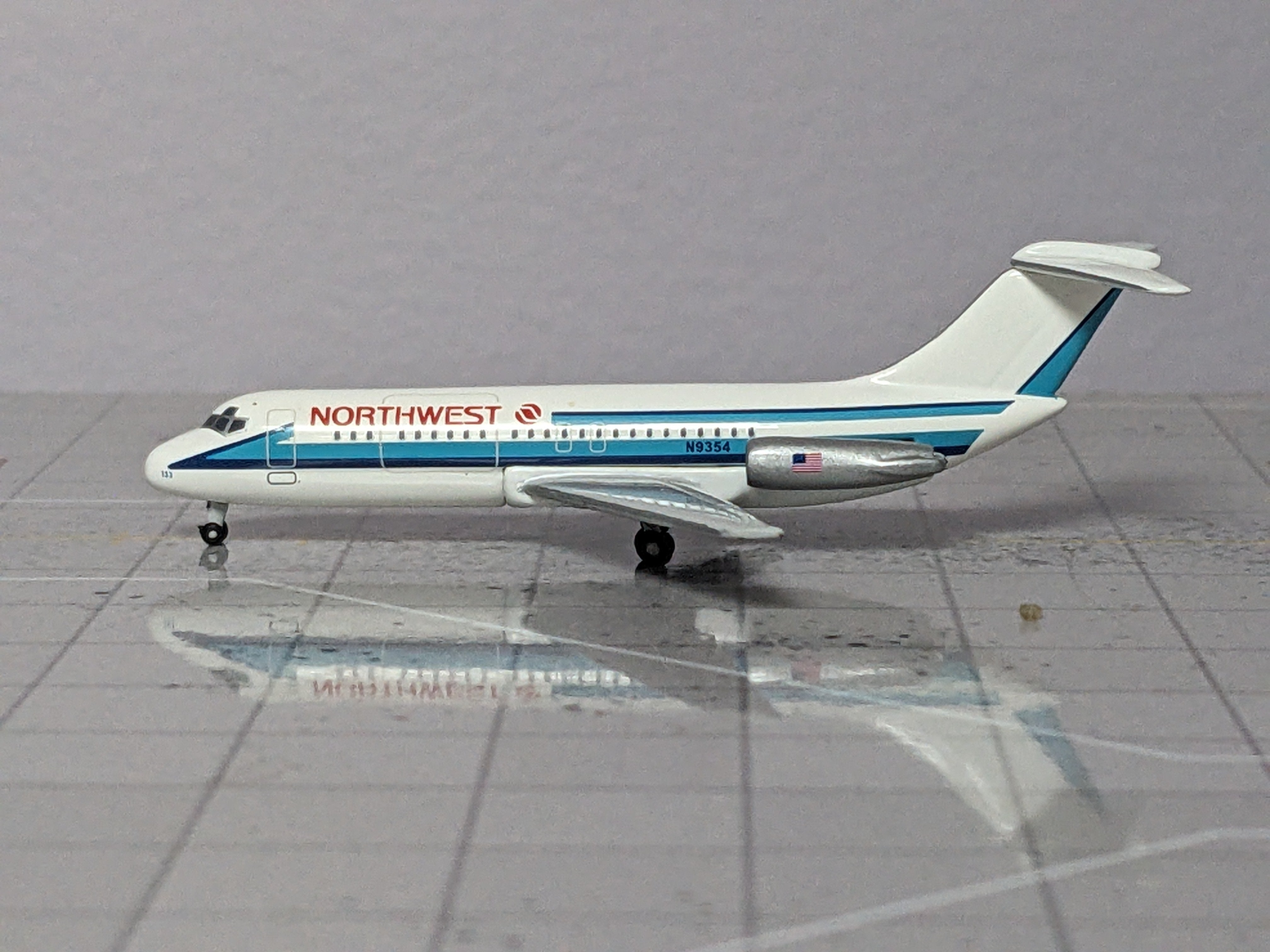 1:400 AEROCLASSICS NORTHWEST DC-9 N9354