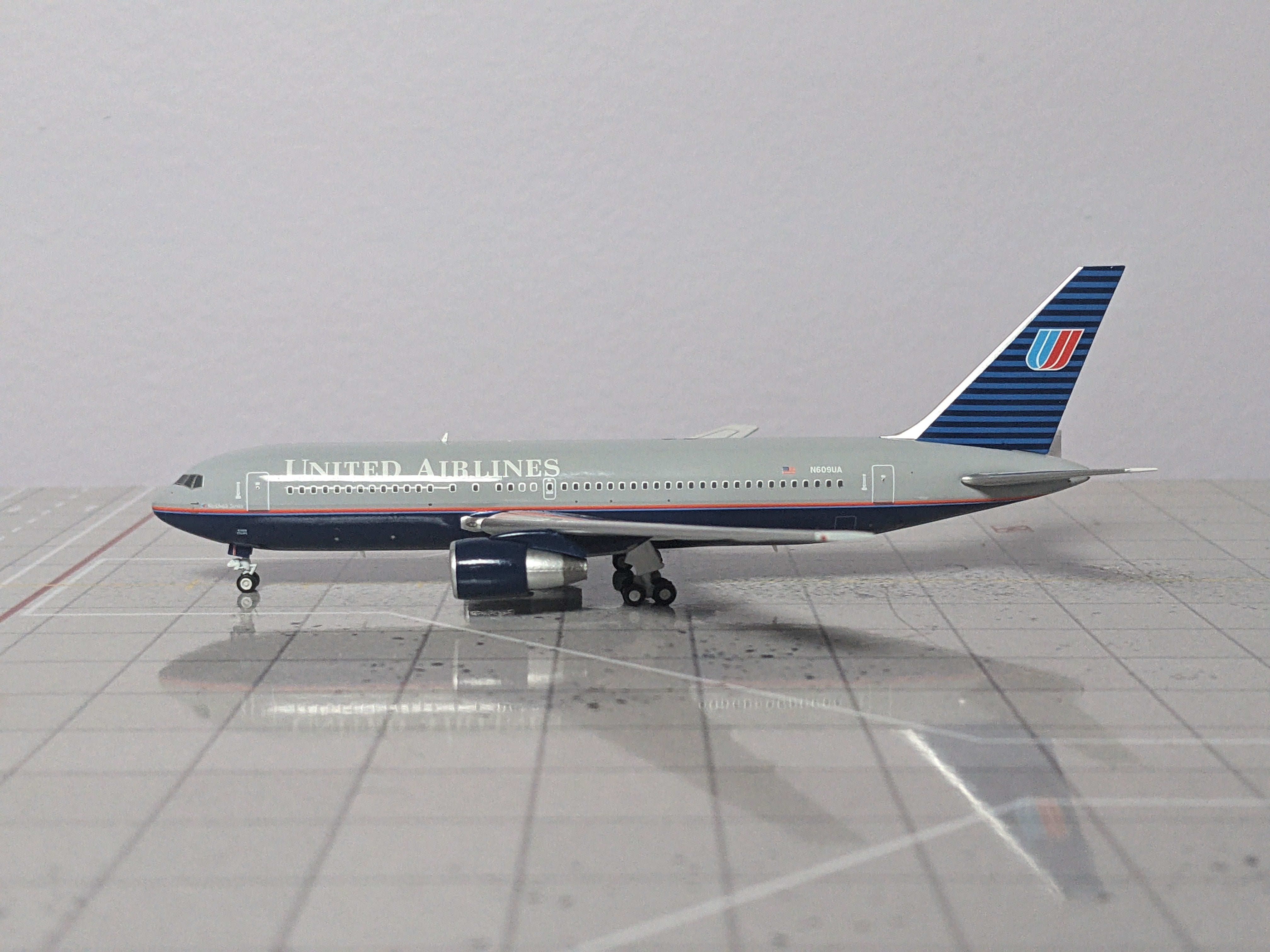 1:400 V400 UNITED B767-200 N609UA
