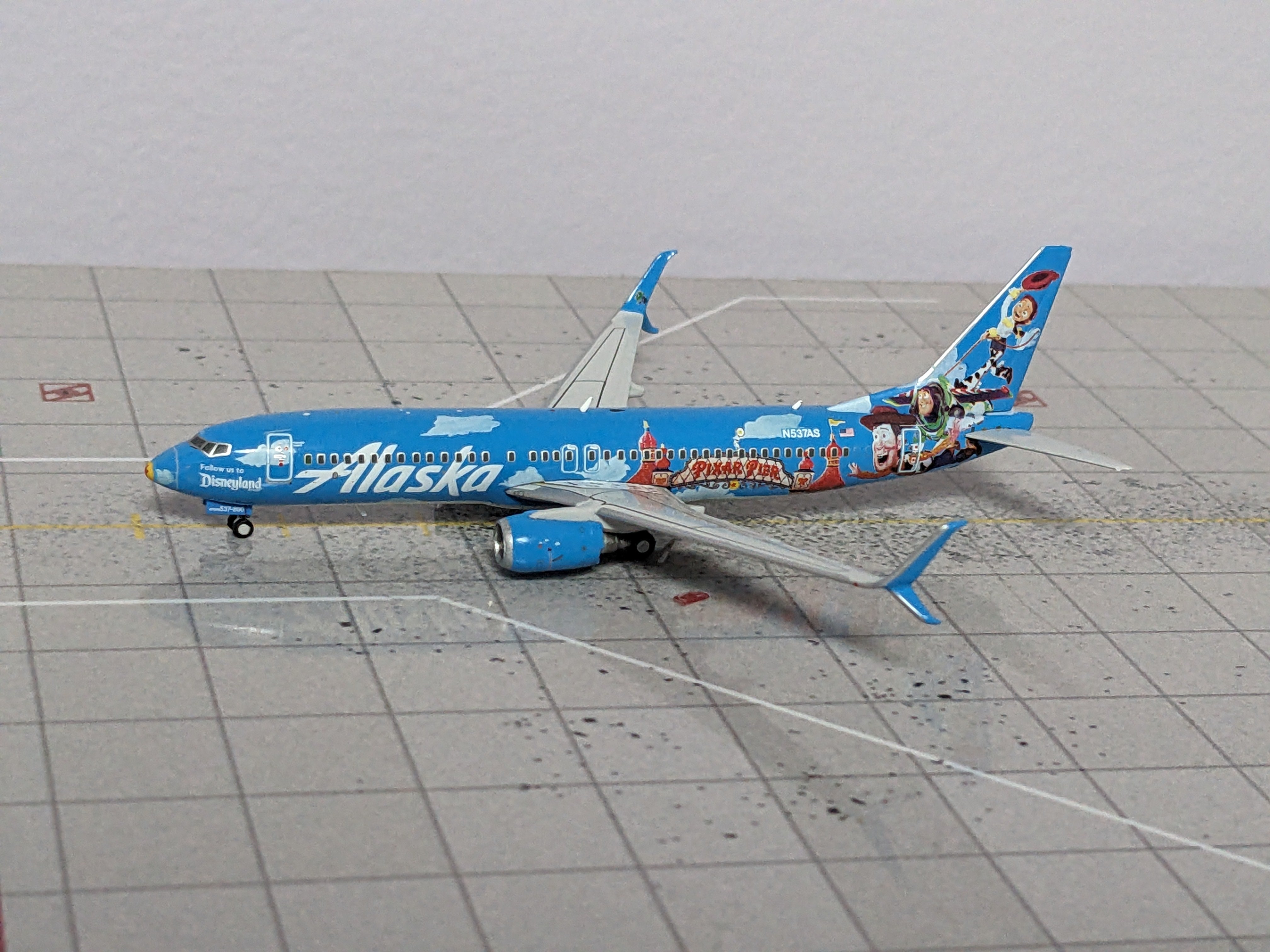 1:400 JC ALASKA B737-800 N537AS "TOYS"