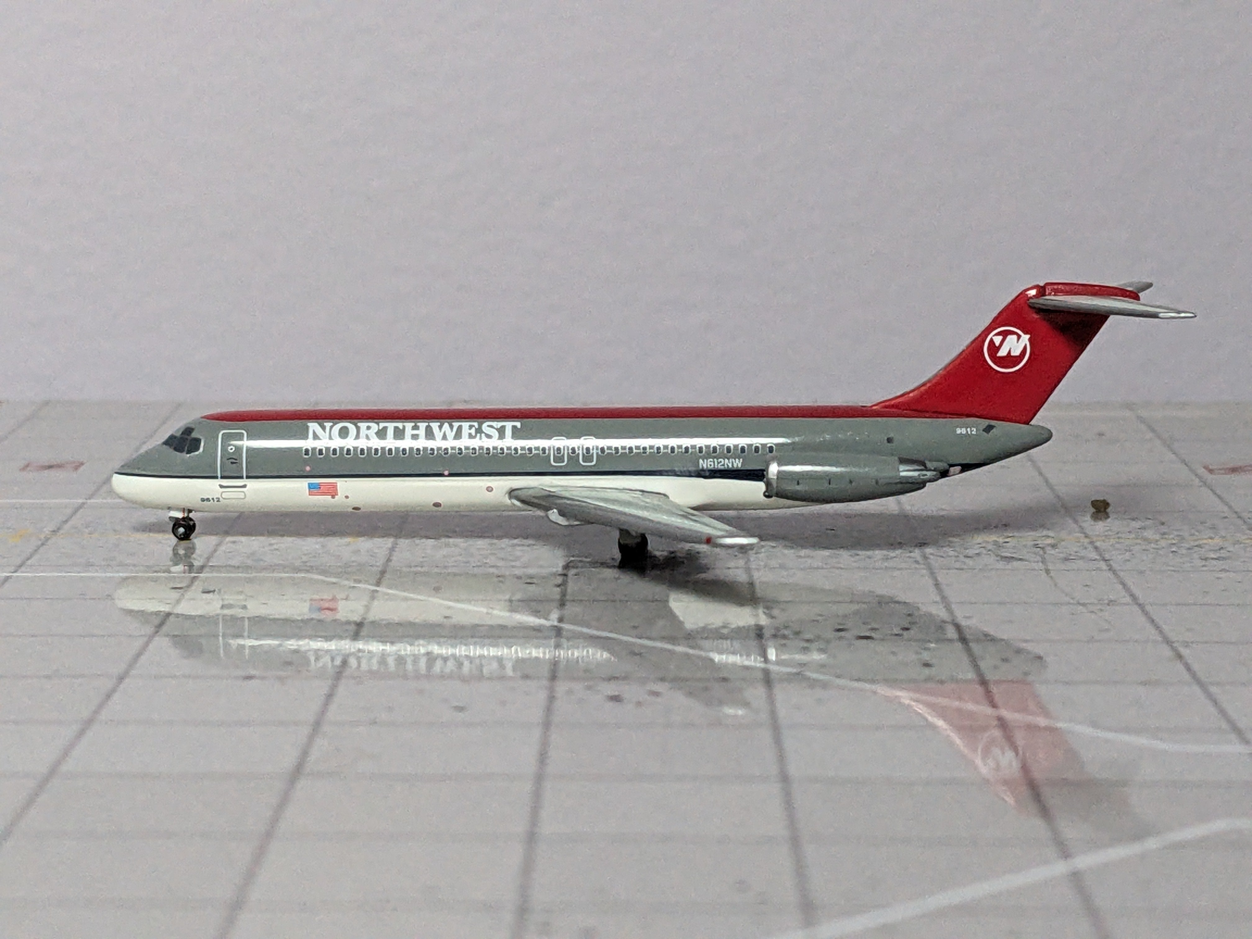 1:400 GEMINI NORTHWEST DC-9-30 N612NW