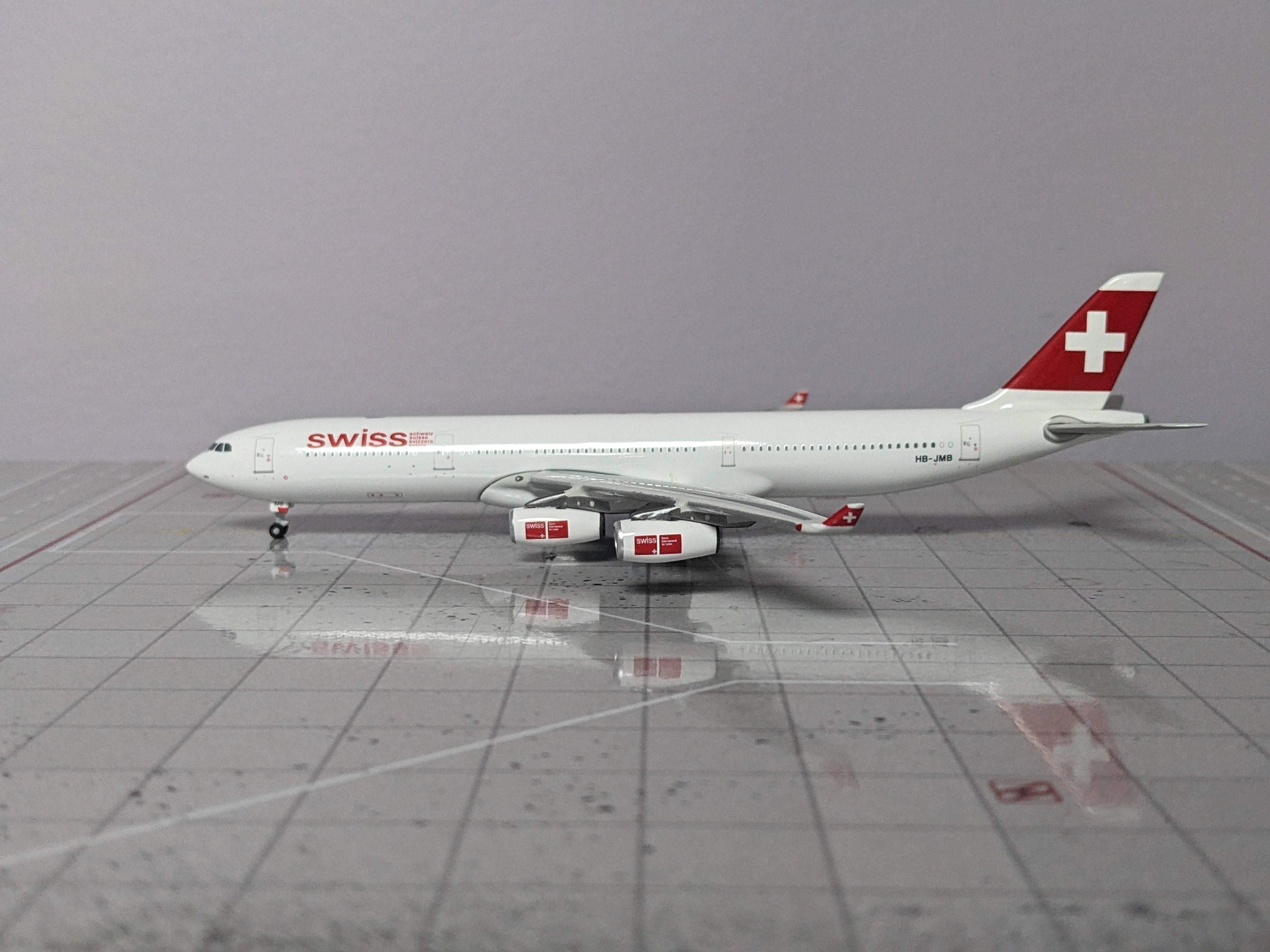 1:400 PHOENIX SWISS A340-300 HB-JMB "SMALL TITLE"