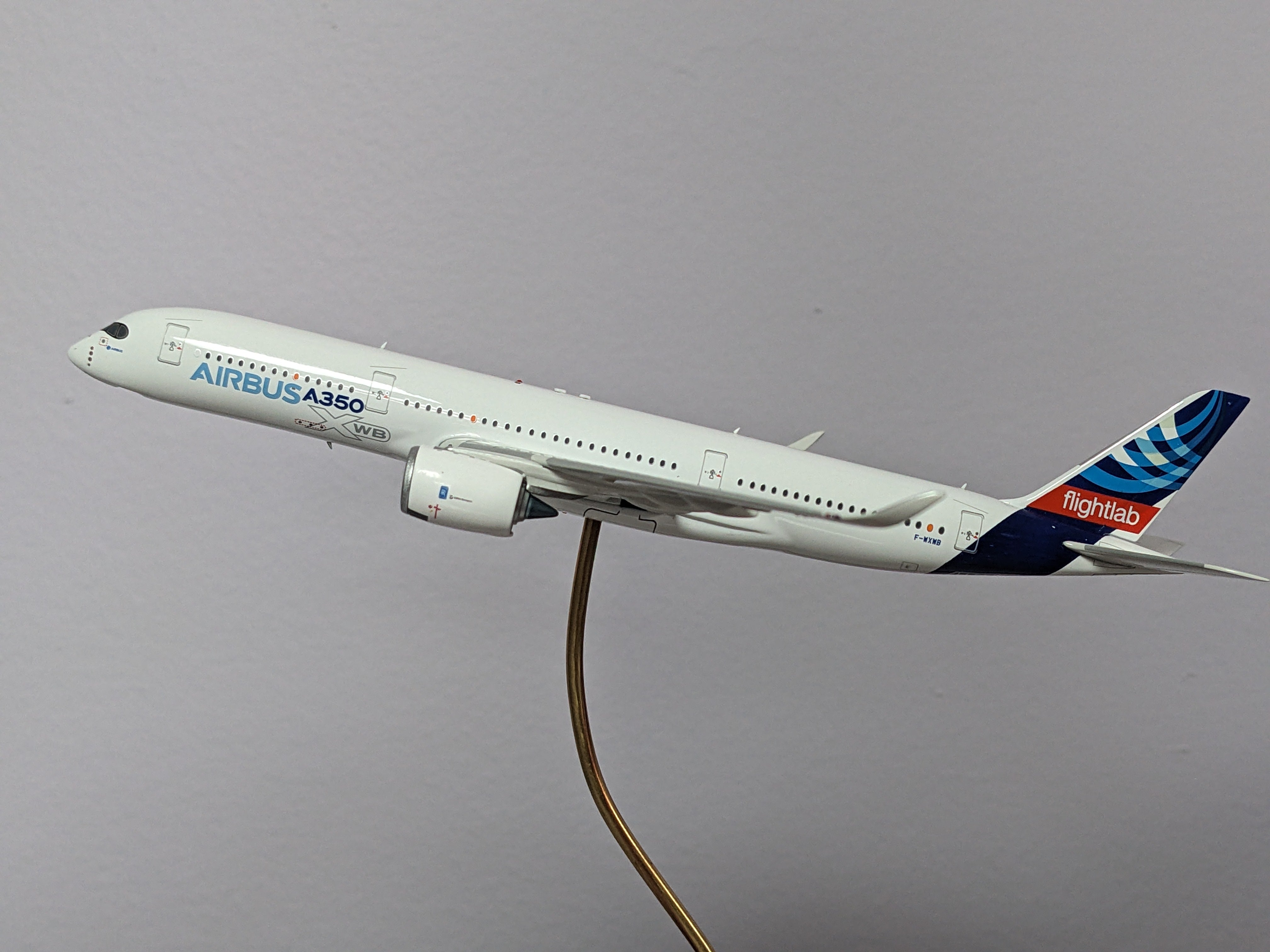 1:400 AV400 HOUSE A350-900 F-WXWB