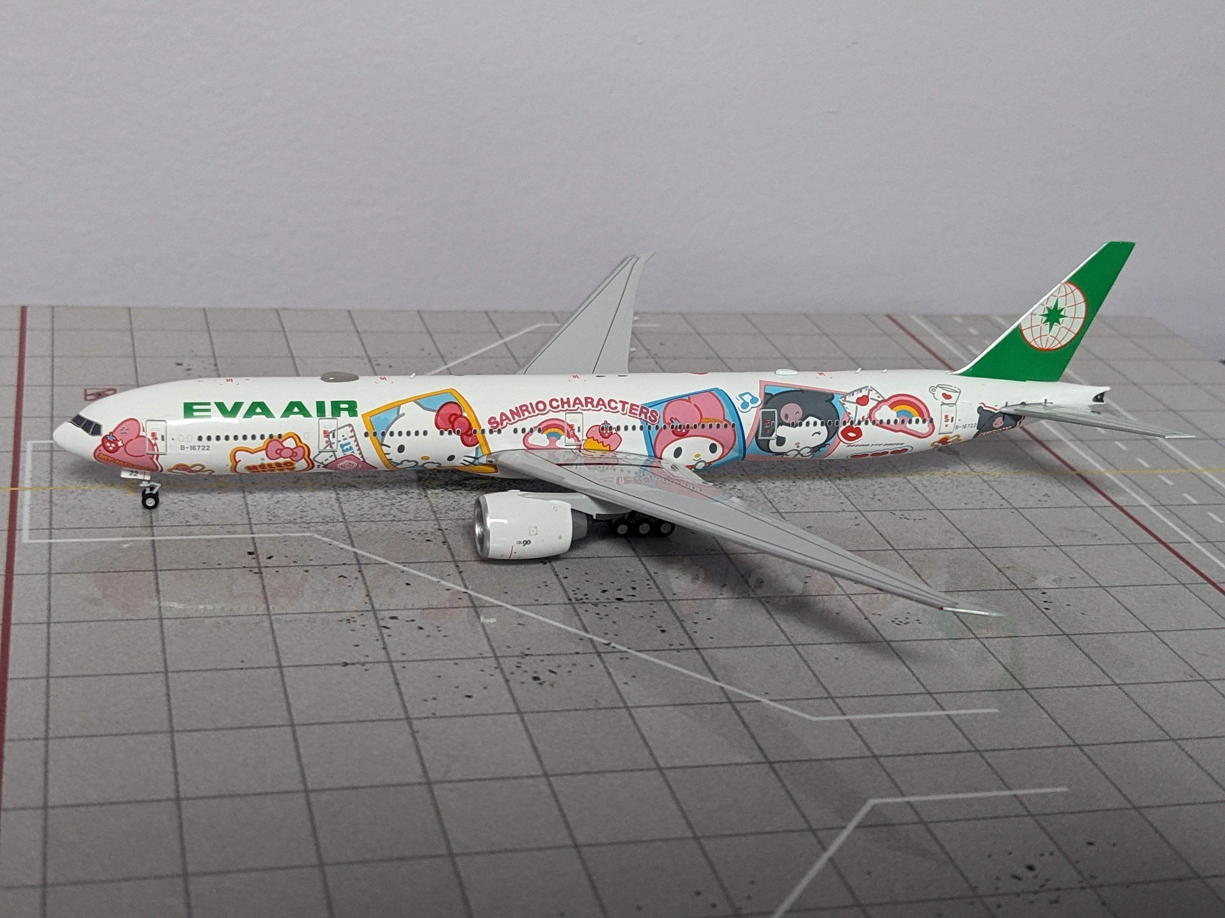 1:400 NG EVA B777-300ER B-16722 "CHARACTERS"