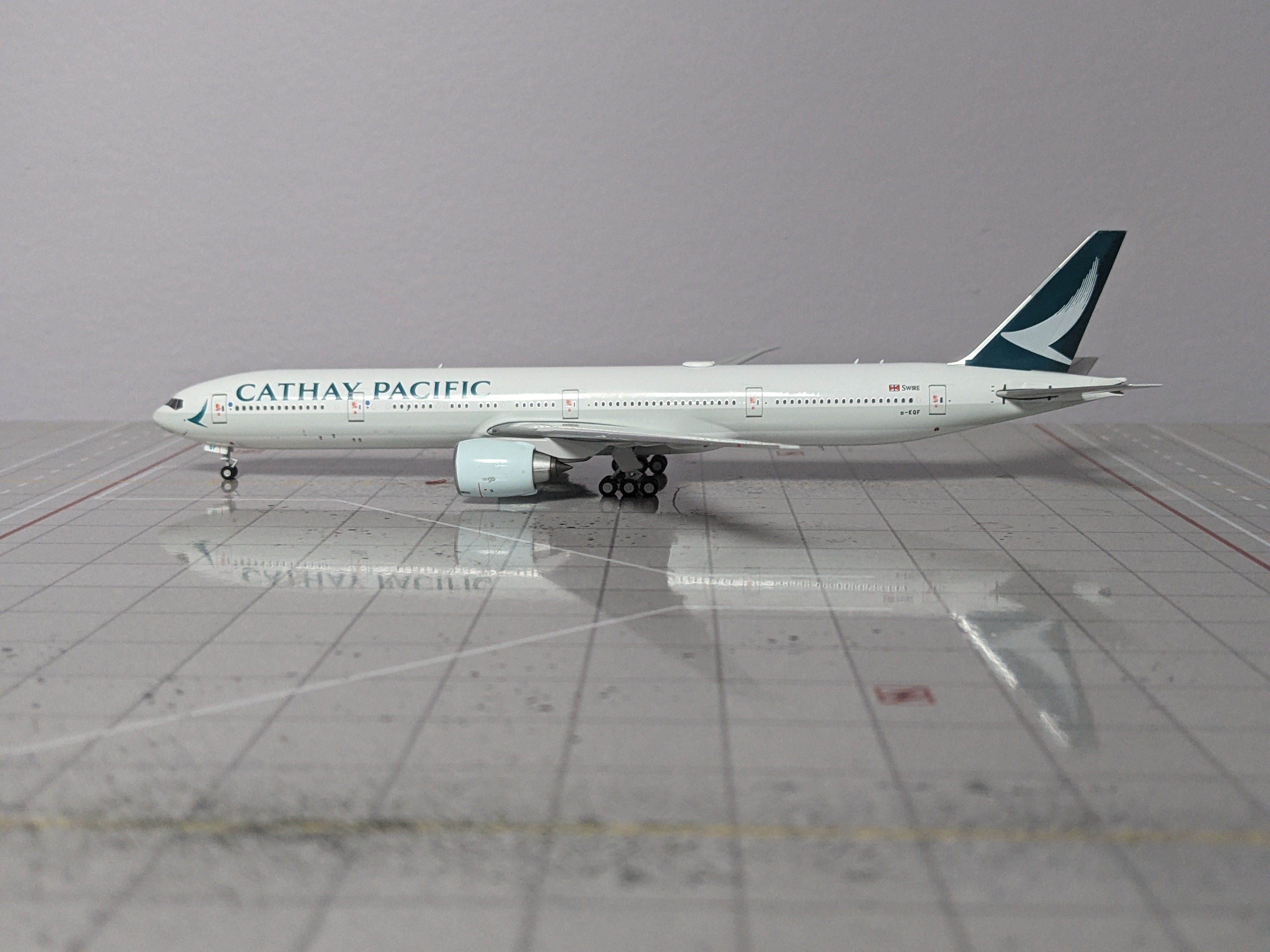 1:400 NG CATHAY PACIFIC B777-300ER B-KGF
