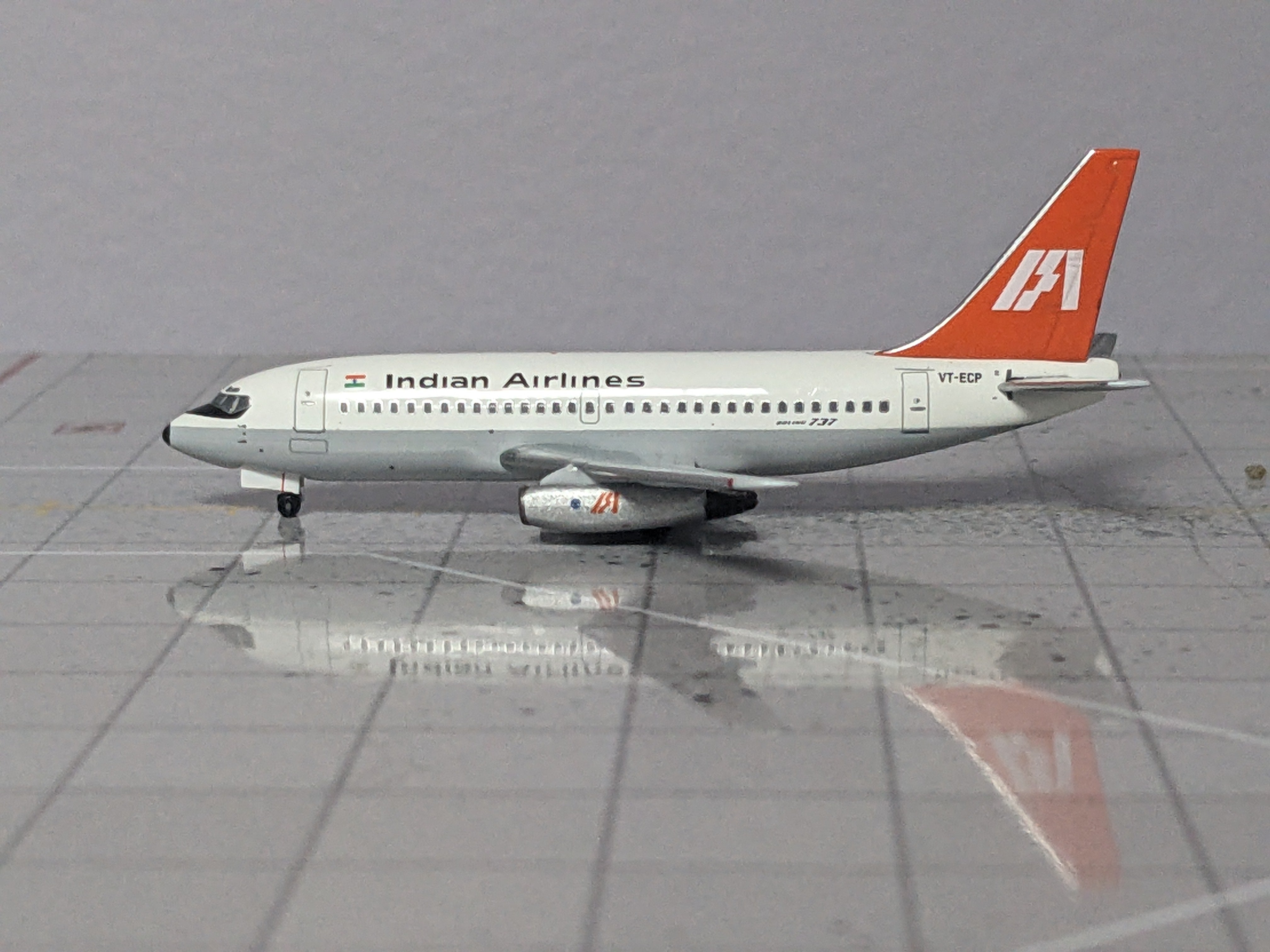 1:400 AEROCLASSICS INDIAN AIRLINES B737-200 VT-ECP