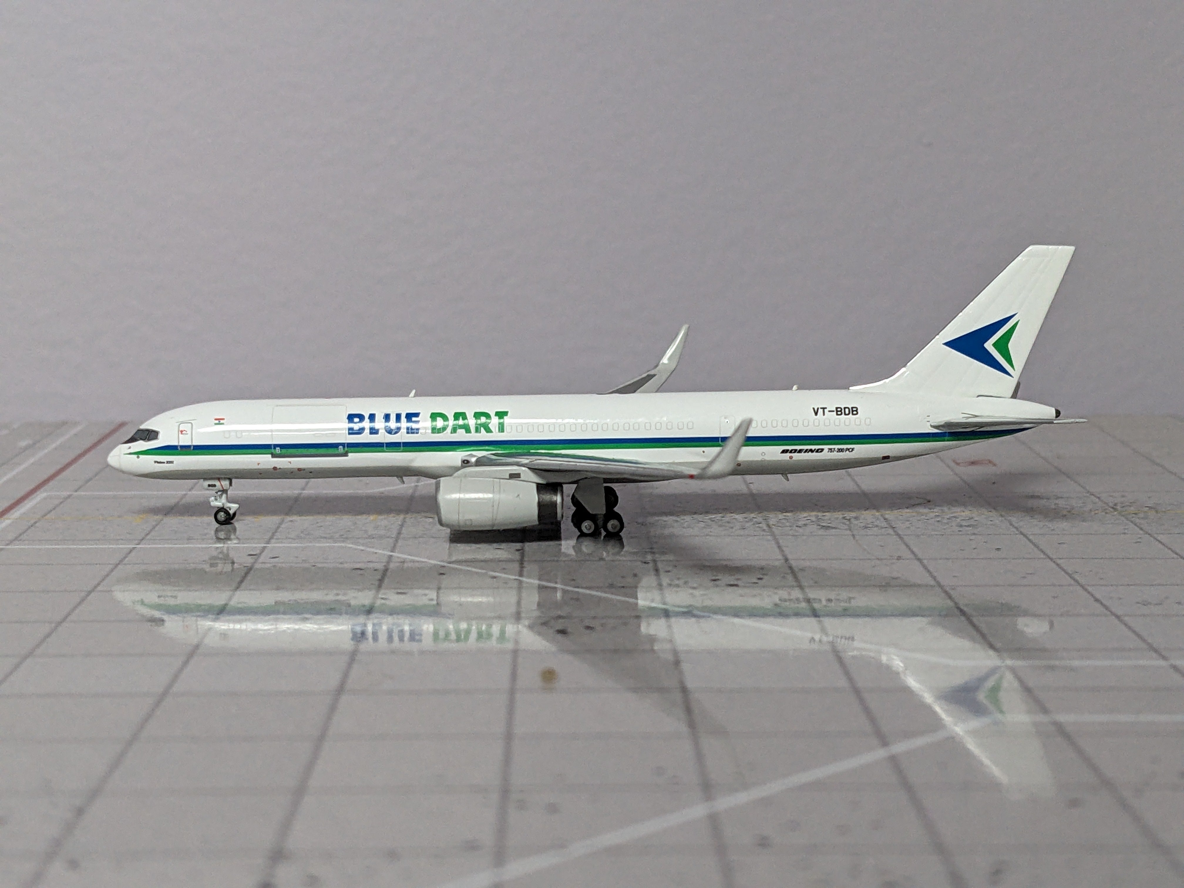 1:400 NG BLUE DART B757-200 VT-BDB
