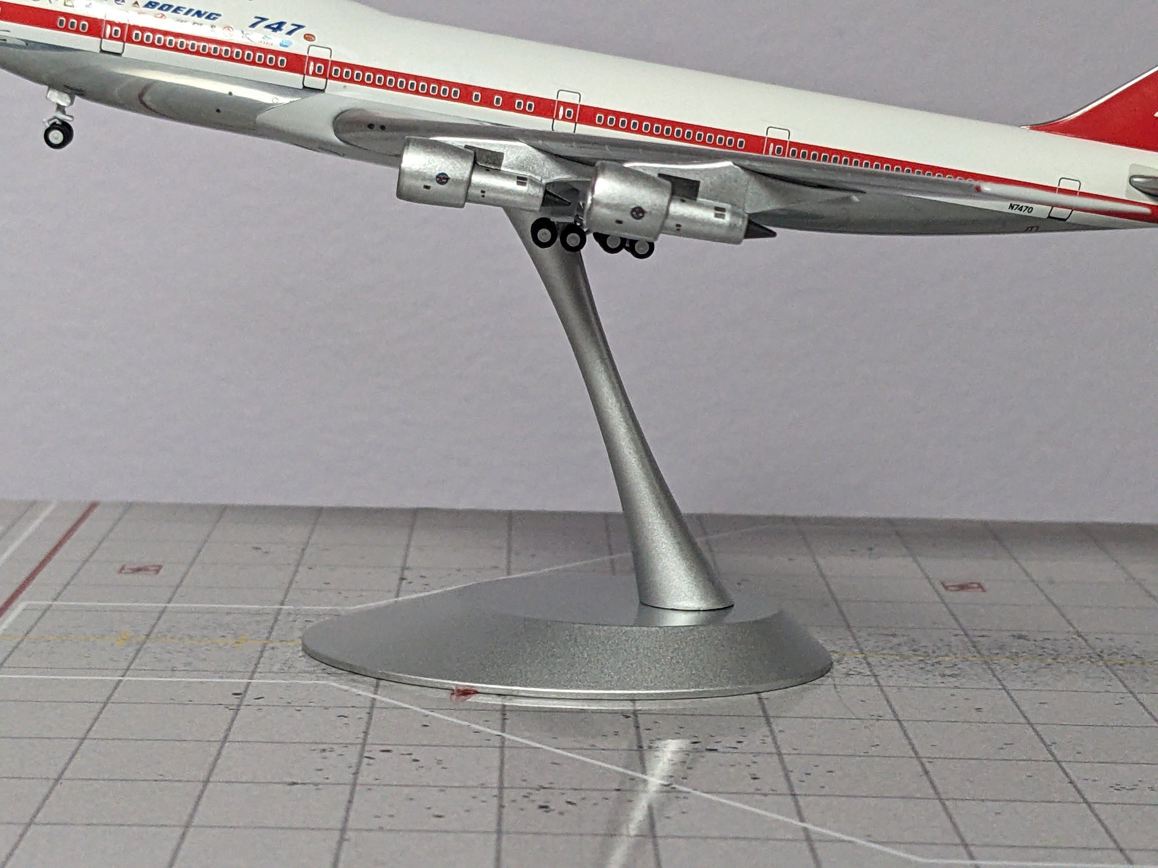 1:400 NG METAL STAND LARGE