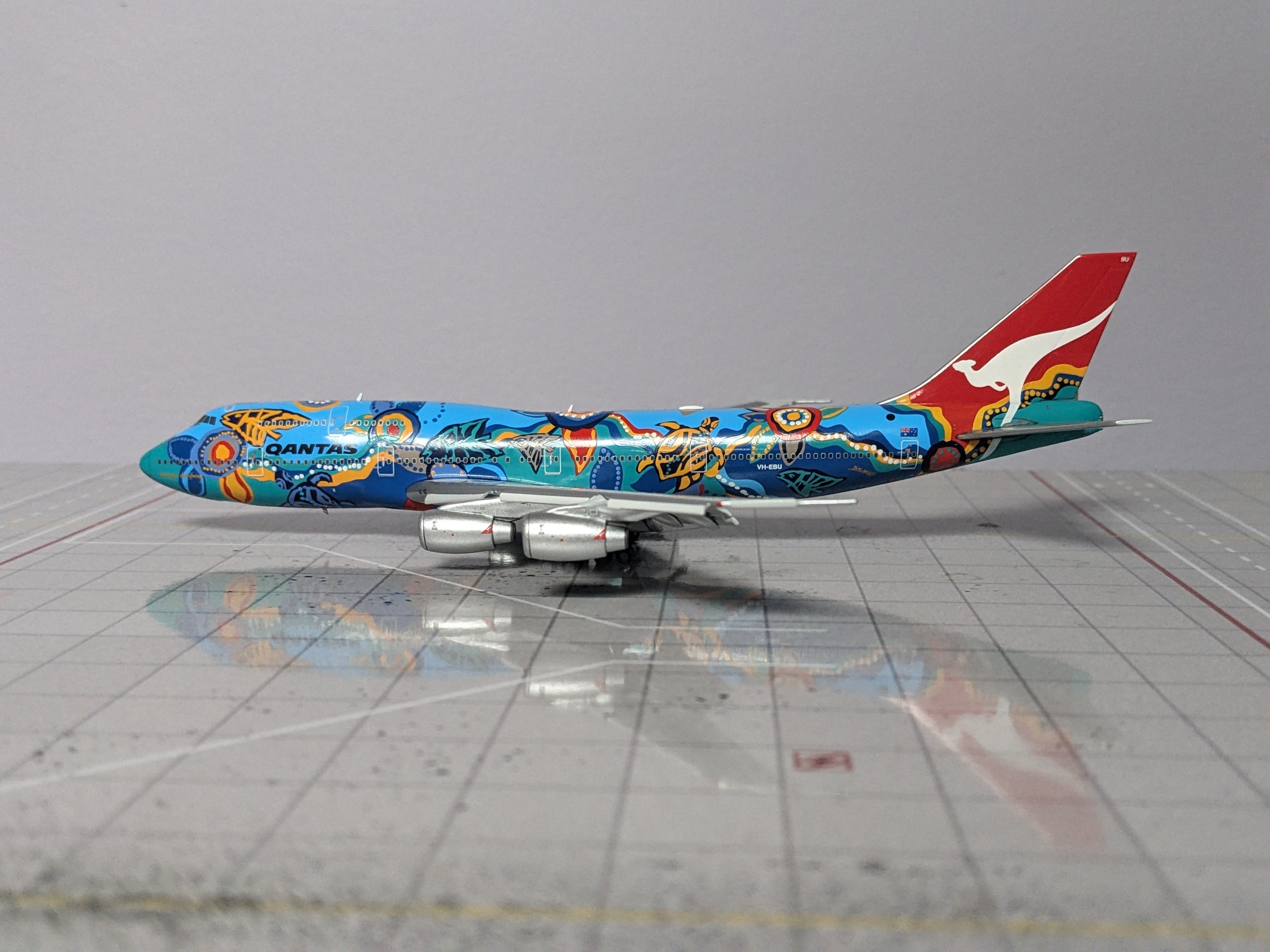 HX MODEL 1:400 QANTAS B747-300 VH-EBU "NALAJI DREAMING"