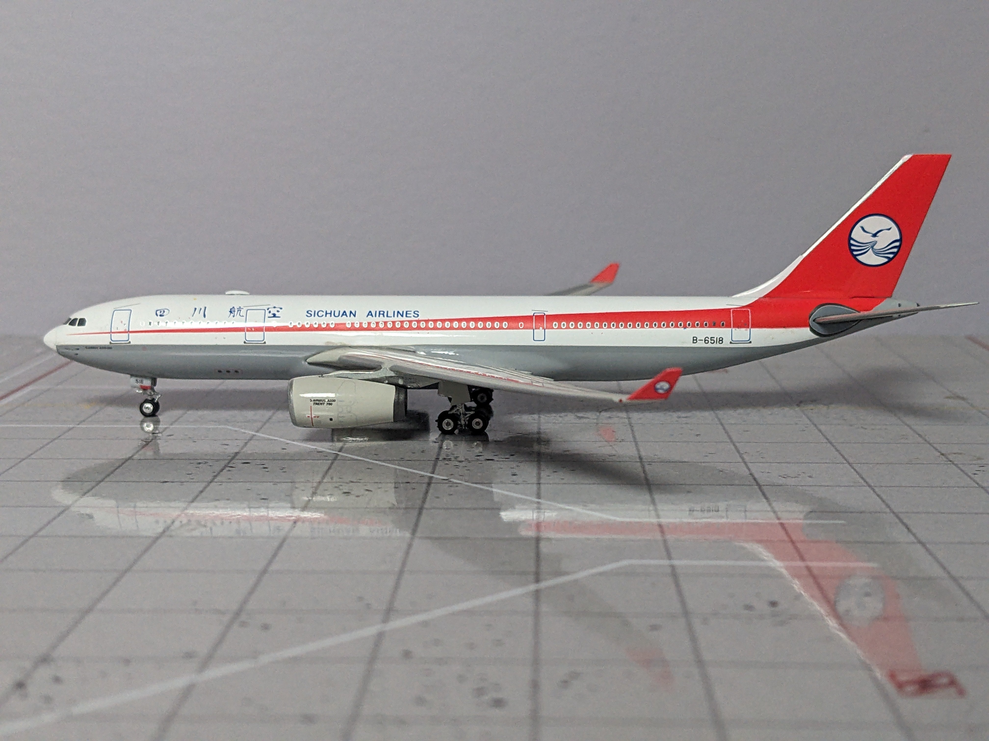 1:400 PHOENIX SICHUAN AIRLINES A330-200 B-6518