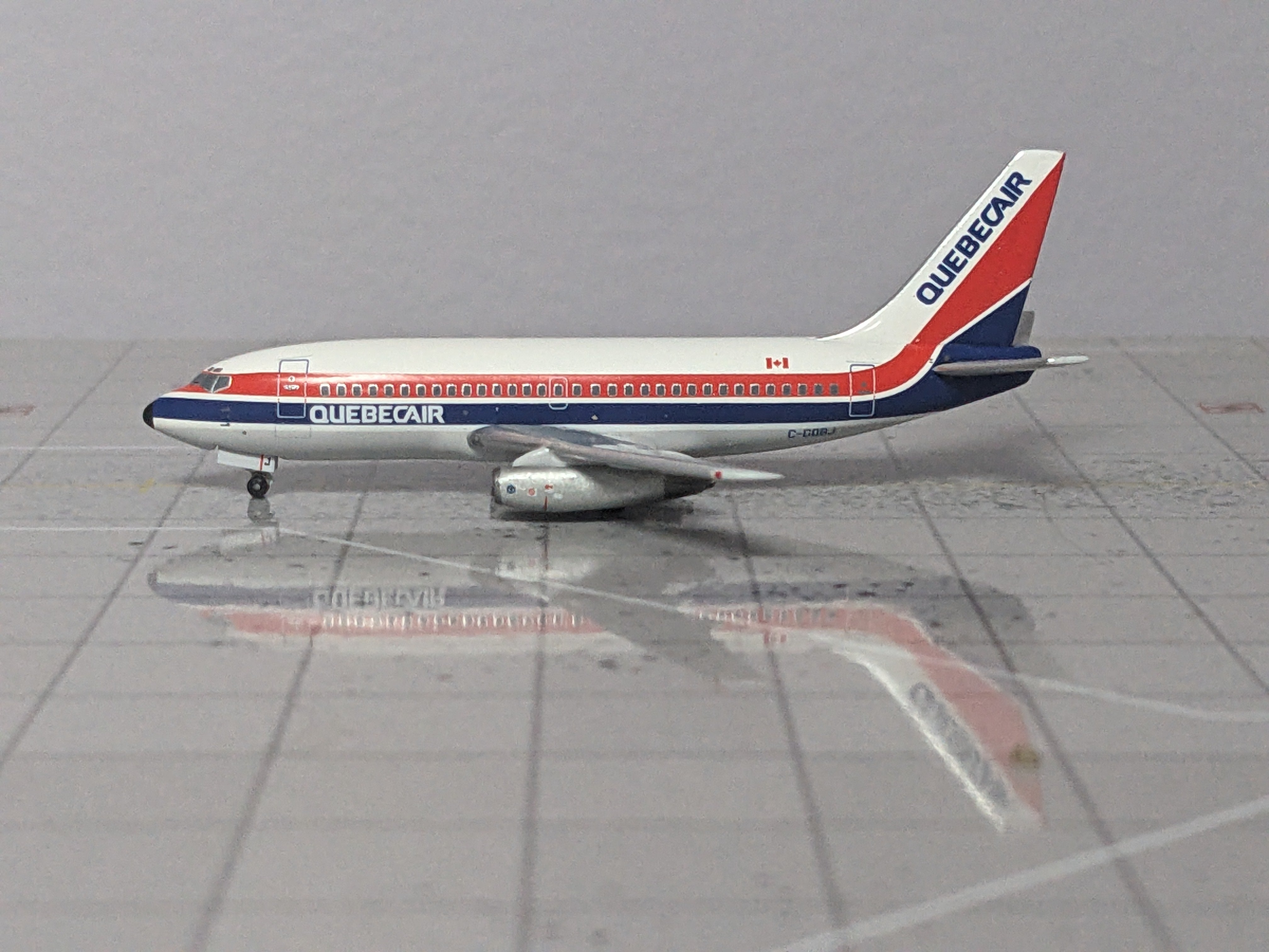 1:400 AEROCLASSICS QUEBECAIR B737-296 C-GQBJ