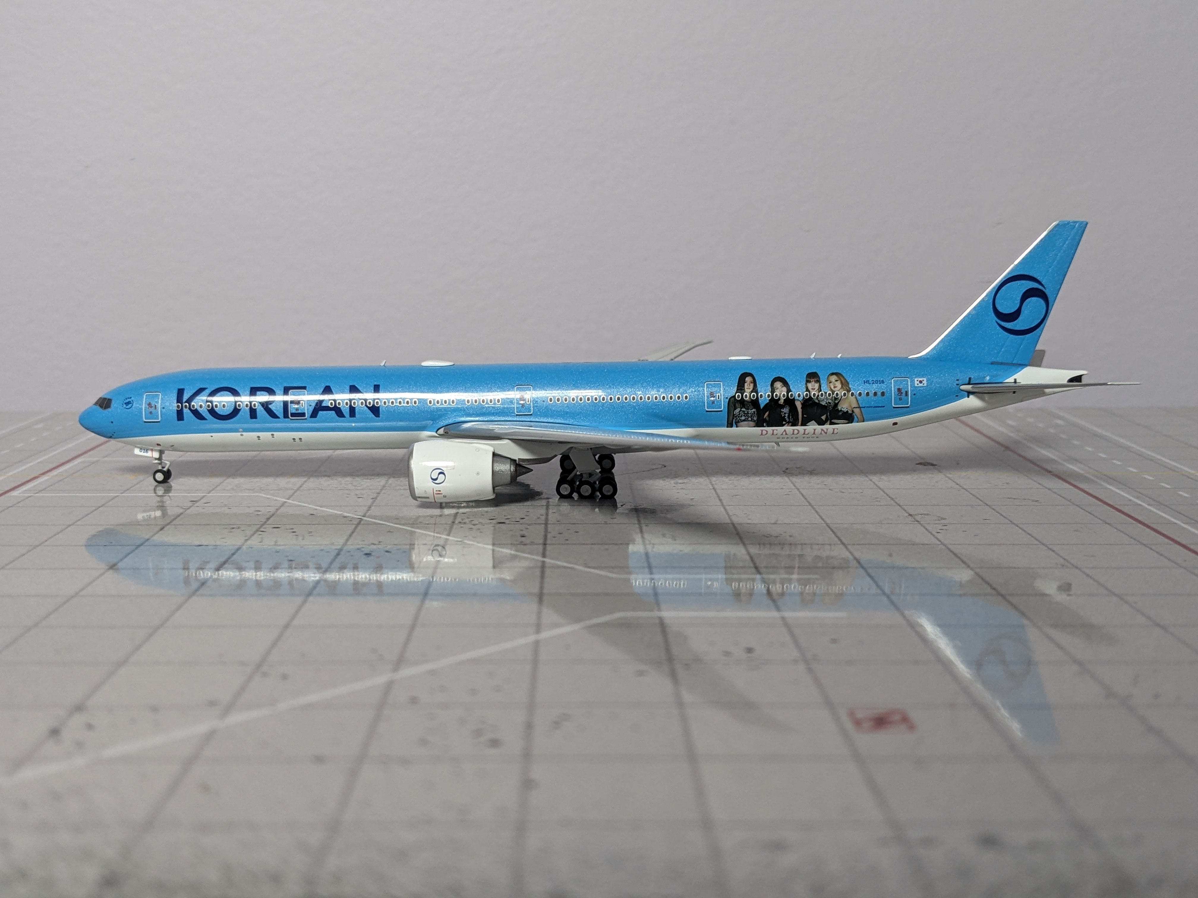 1:400 NG KOREAN B777-300 HL2016 "DEADLINE"