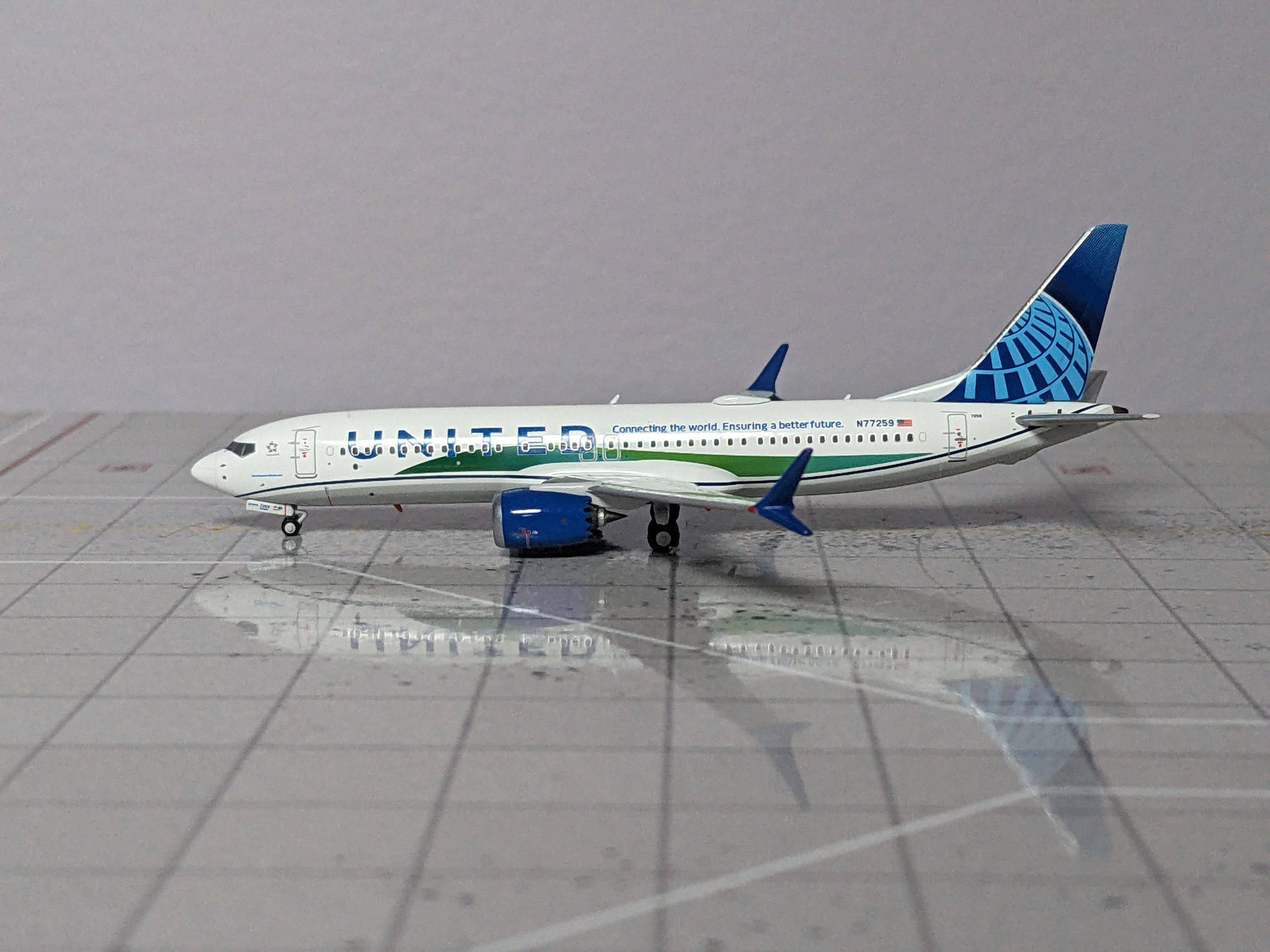 1:400 NG UNITED B737 MAX 8 N7729 "CONNECTING THE WORLD"