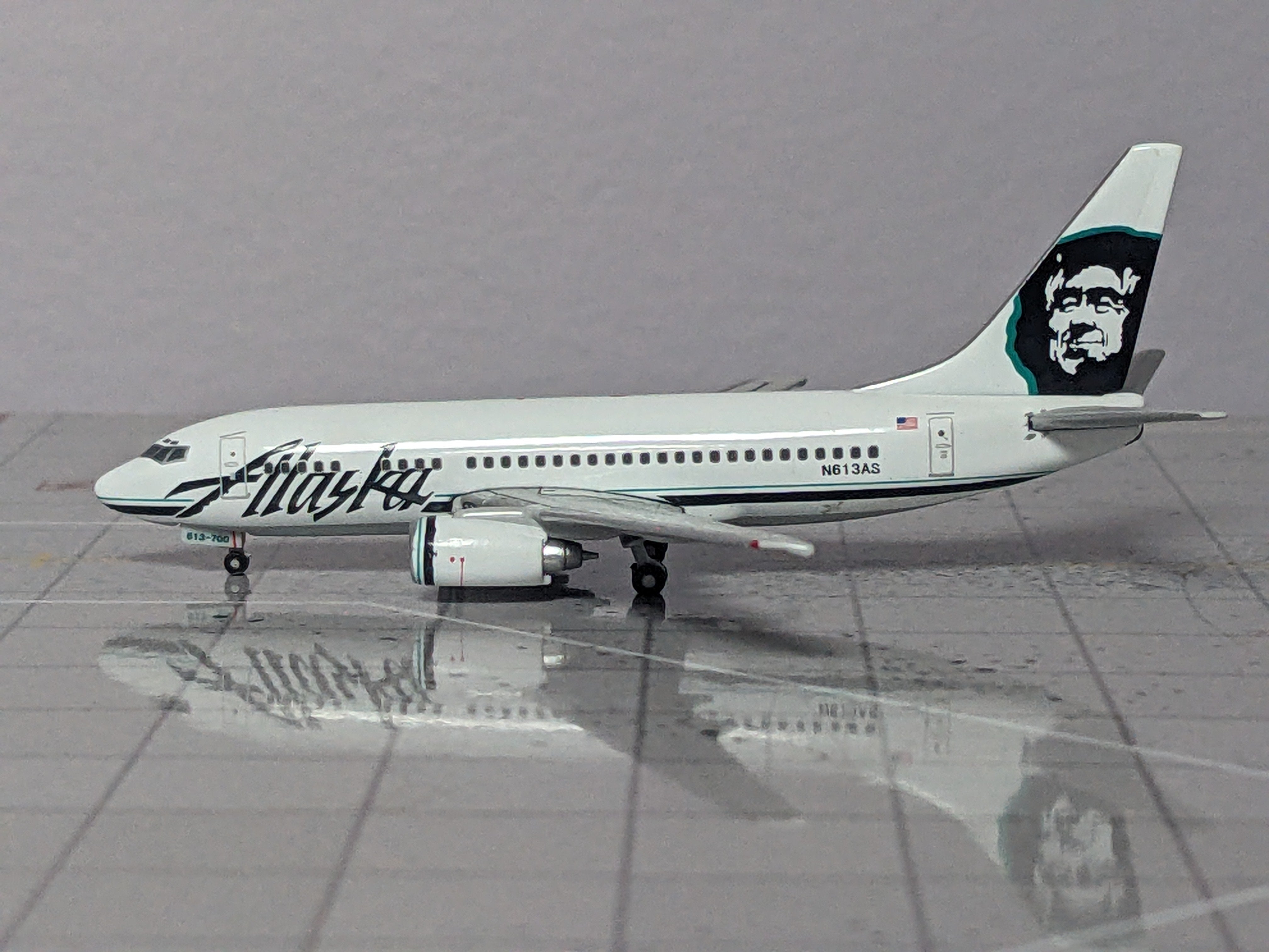 1:400 GEMINI ALASKA B737-700 N613AS "OLDE COLORS"