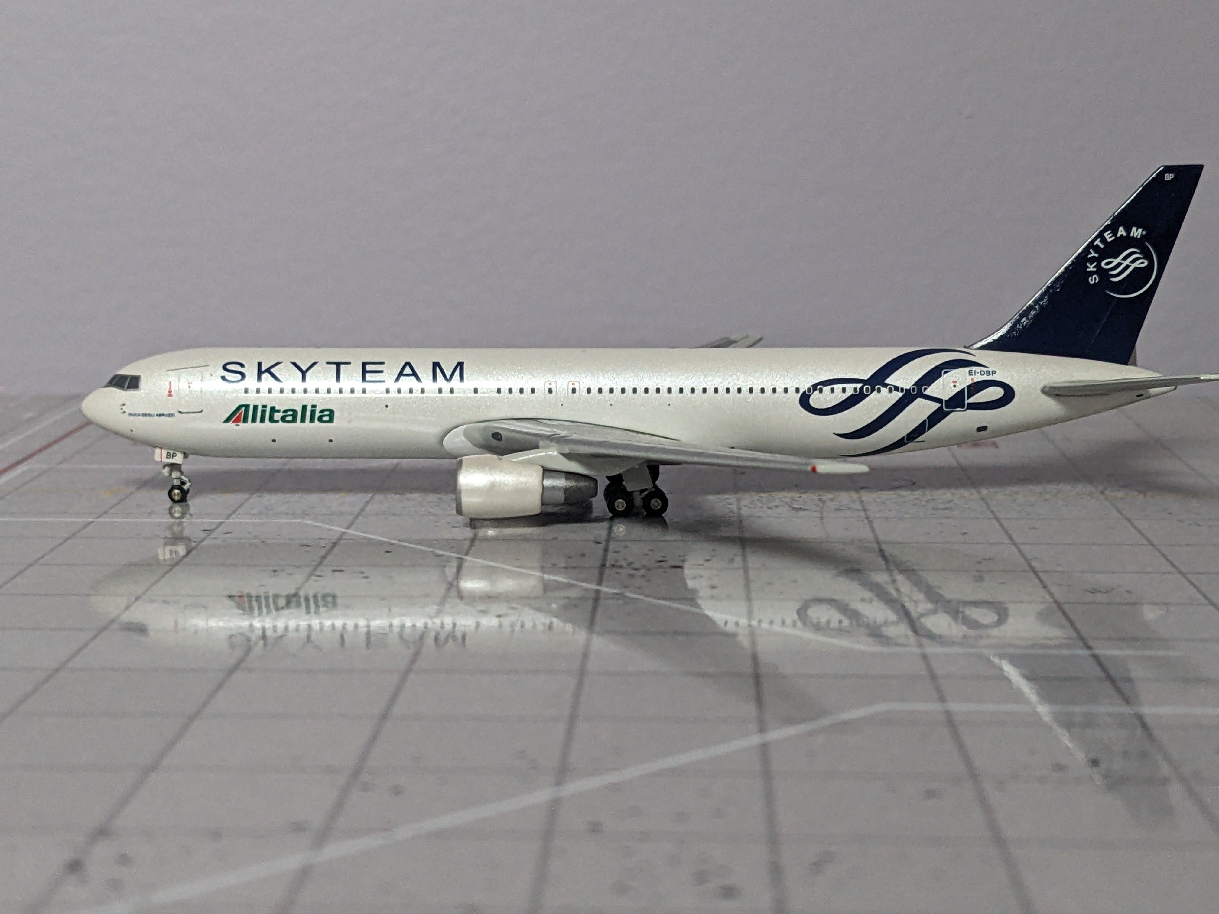 1:400 JC ALITALIA SKYTEAM B767-300ER EI-DBP